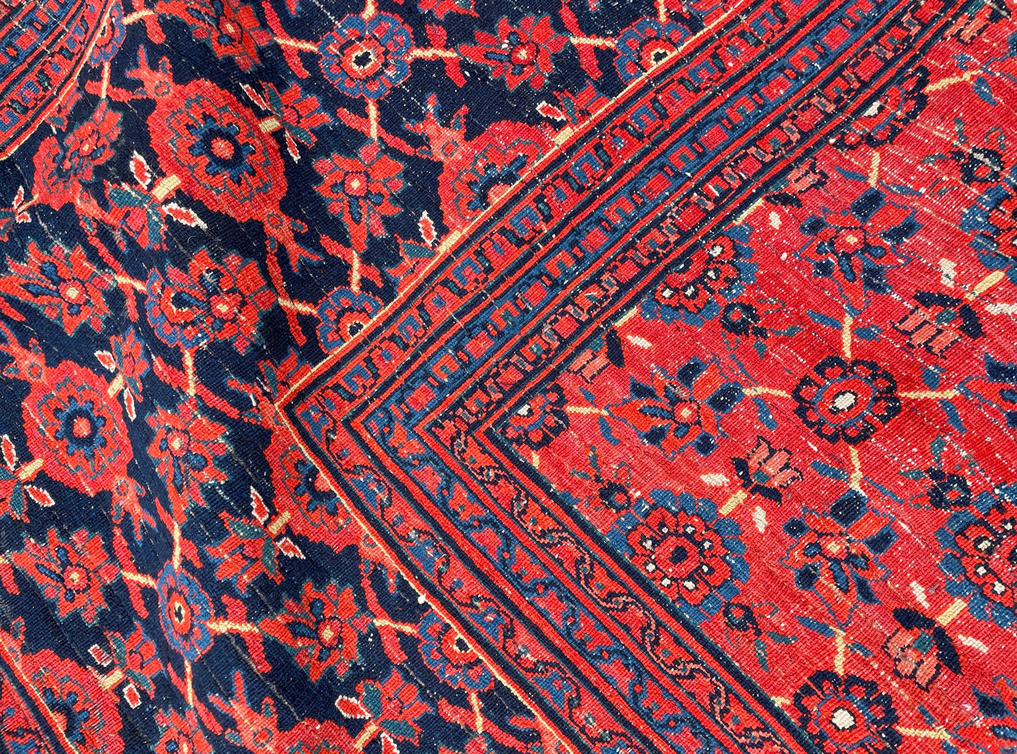 Antique Persian Dorosch/ Serapi Design Carpet For Sale 2