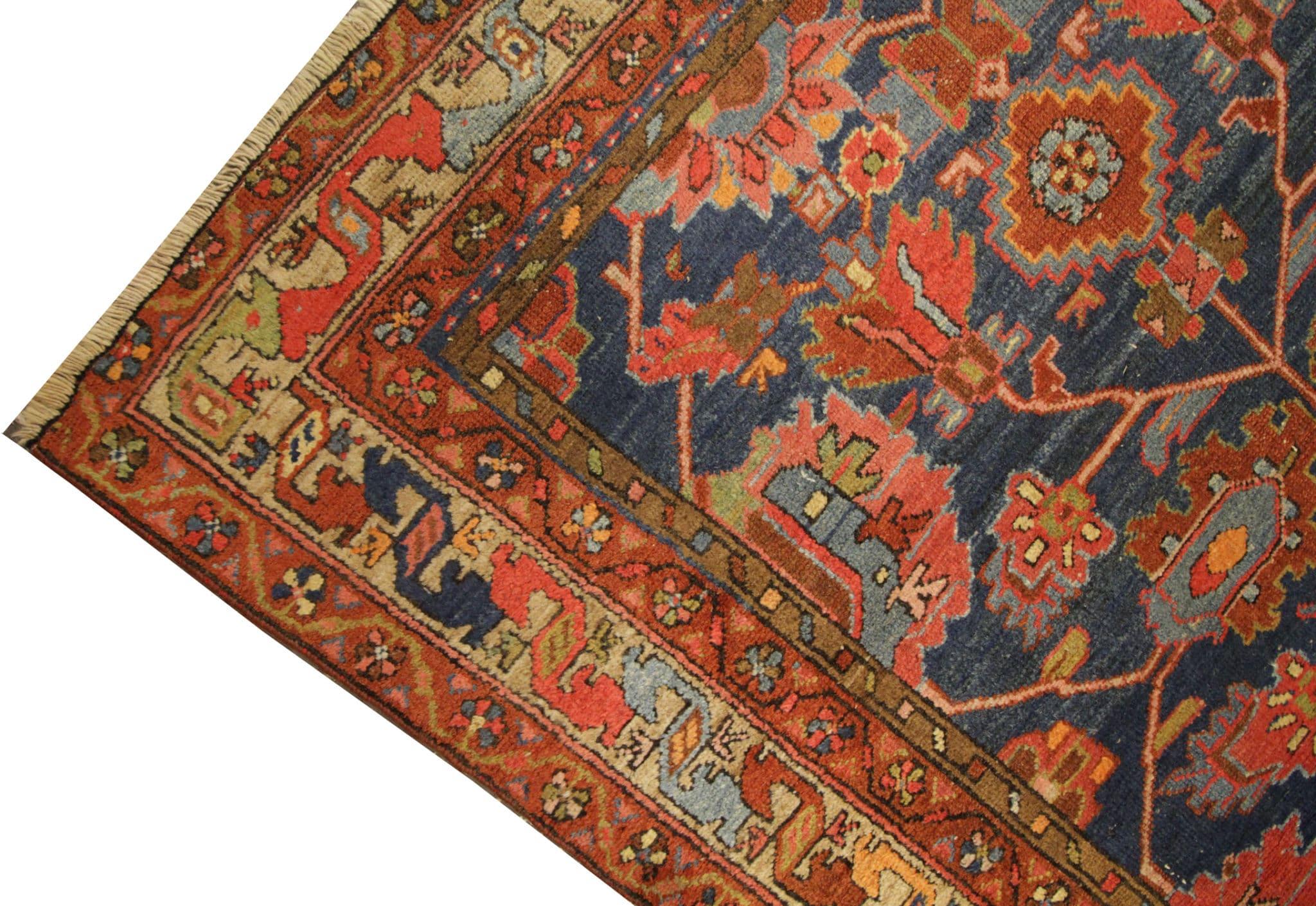 Antiker Farahan-Teppich, handgefertigter Teppich im All-Over-Design, Wohnzimmerteppich (Art déco) im Angebot