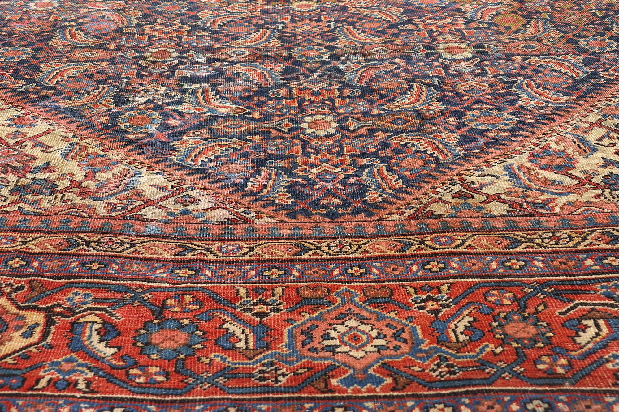 Late 19th Century Antique Persian Farahan Carpet with Traditional Style For Sale 1