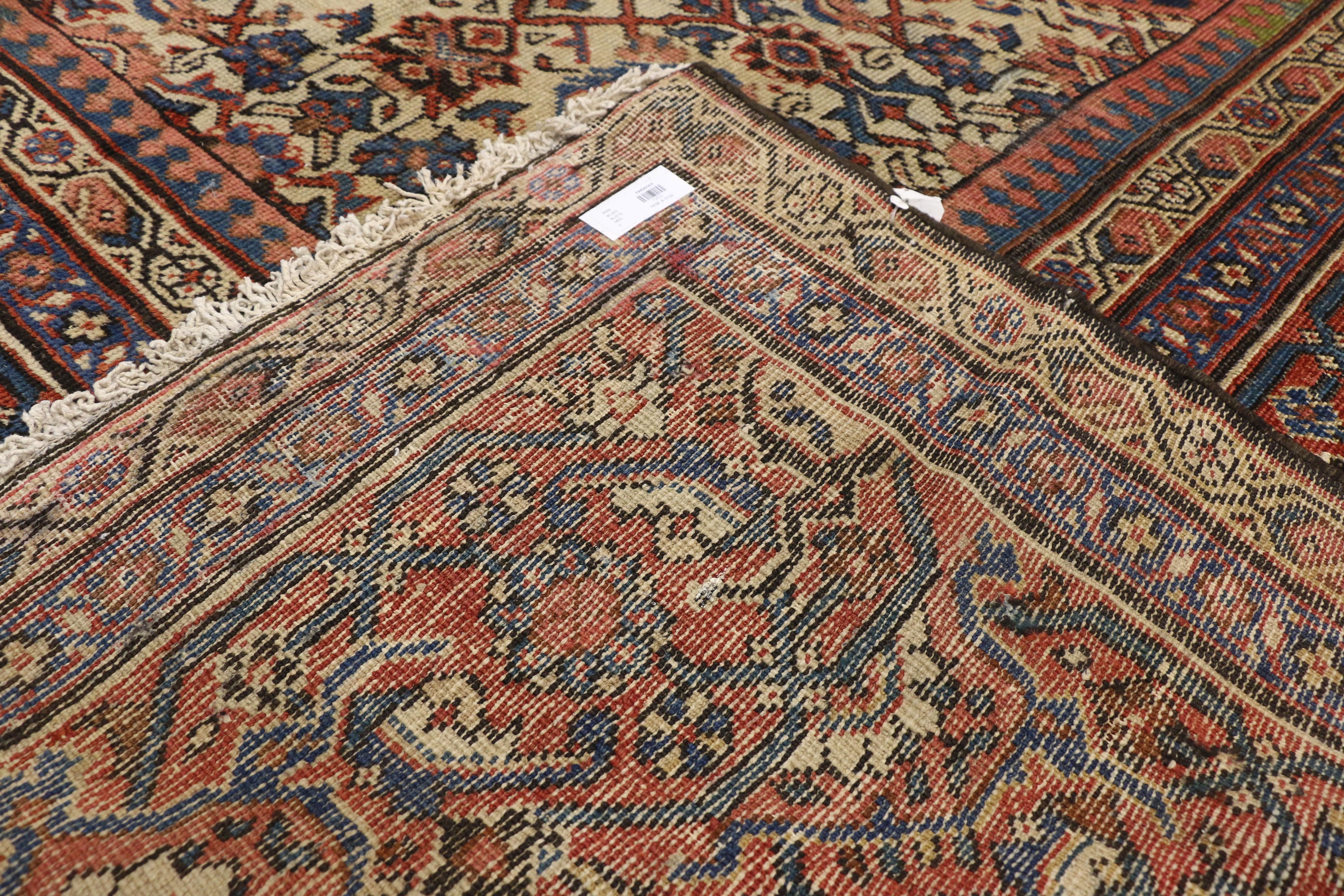 Antique Persian Farahan Gallery Rug with Modern Traditional Style In Good Condition For Sale In Dallas, TX