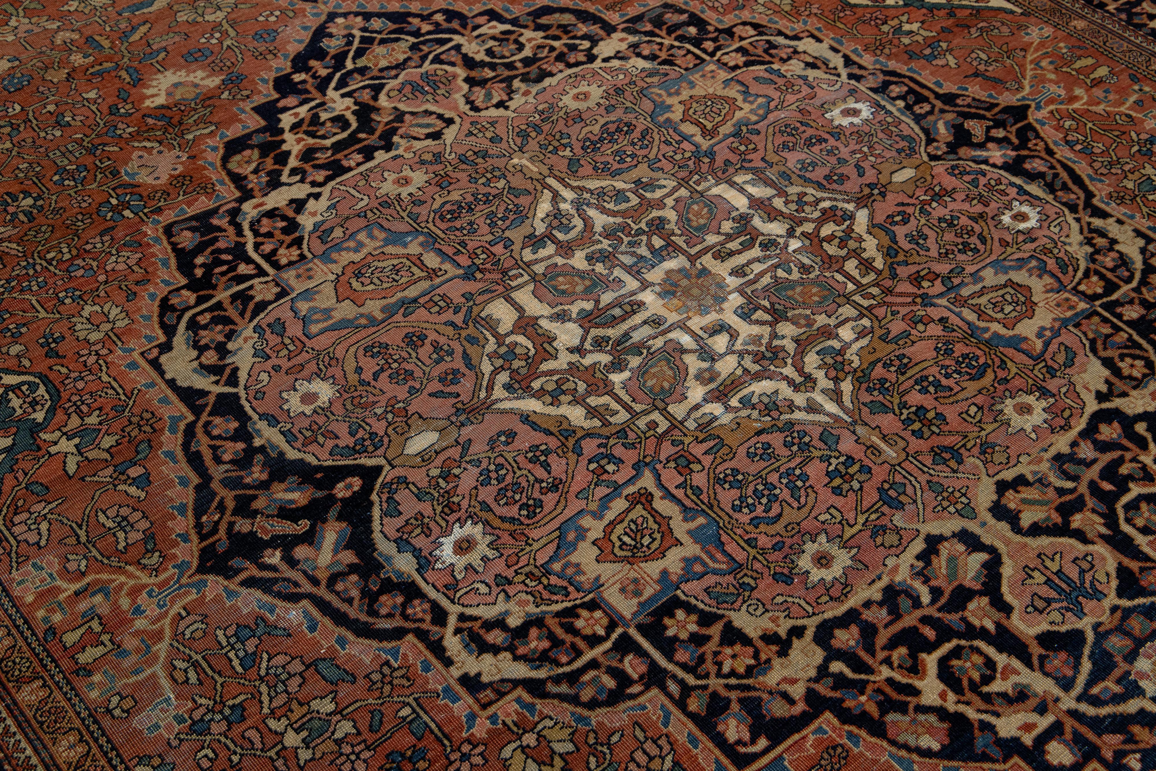 Ancien tapis persan Farahan en laine à médaillons fait à la main, rouge rouille en vente 2