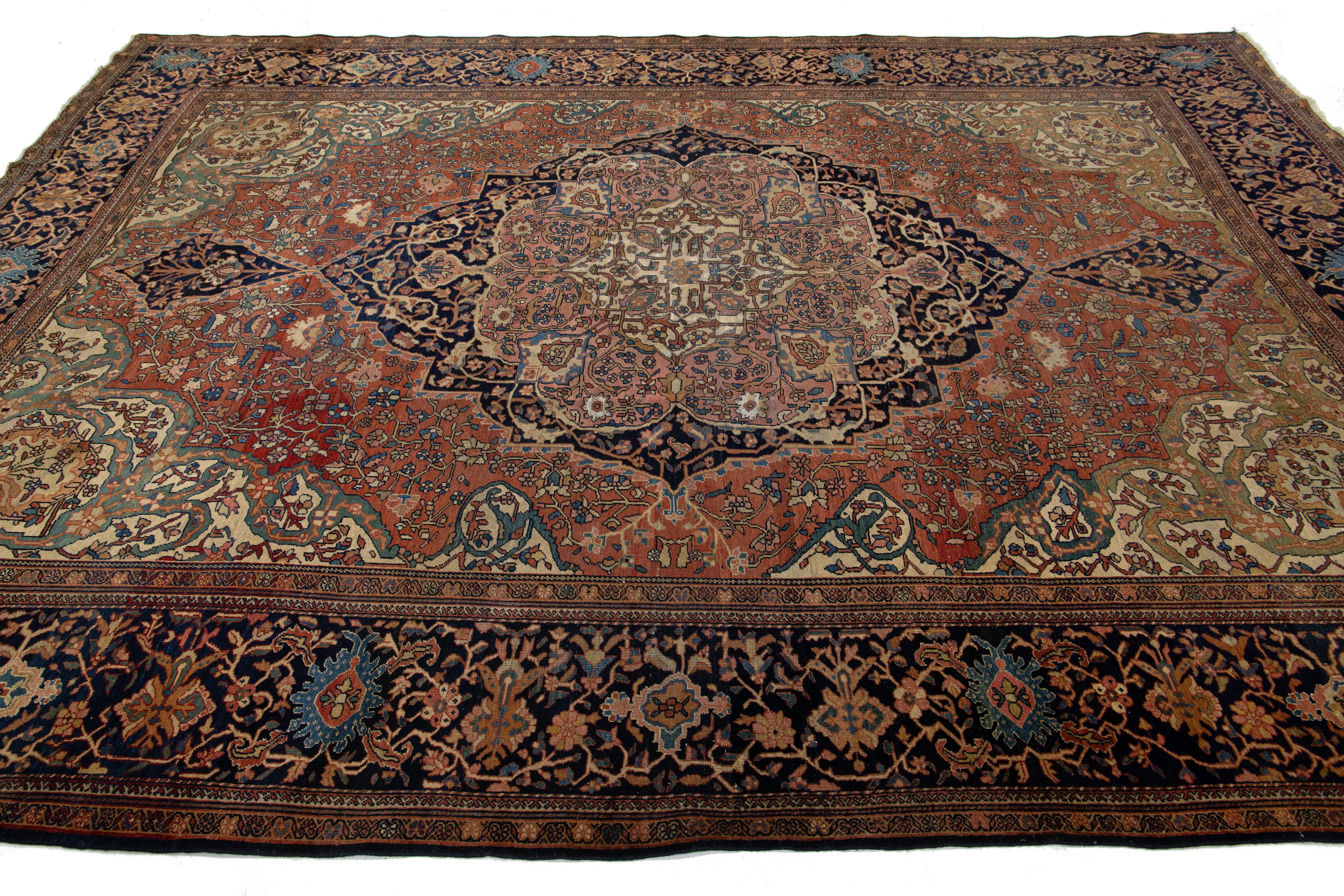 20ième siècle Ancien tapis persan Farahan en laine à médaillons fait à la main, rouge rouille en vente