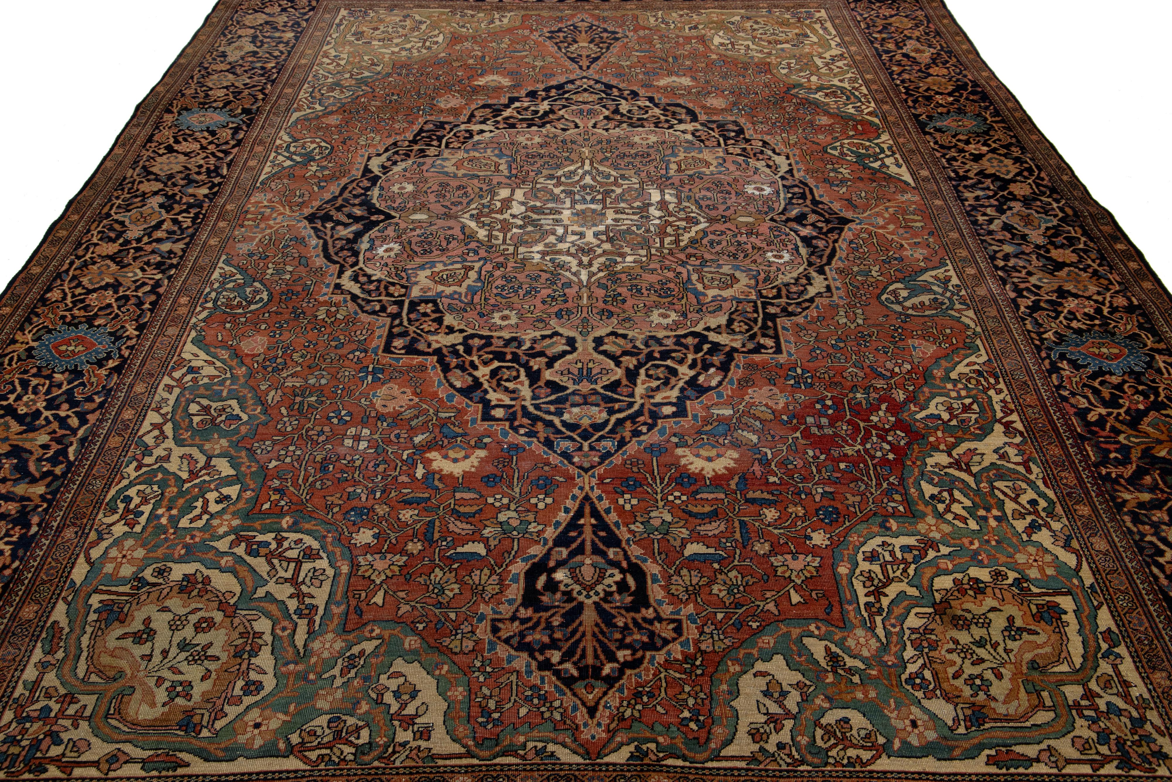 Ancien tapis persan Farahan en laine à médaillons fait à la main, rouge rouille en vente 1
