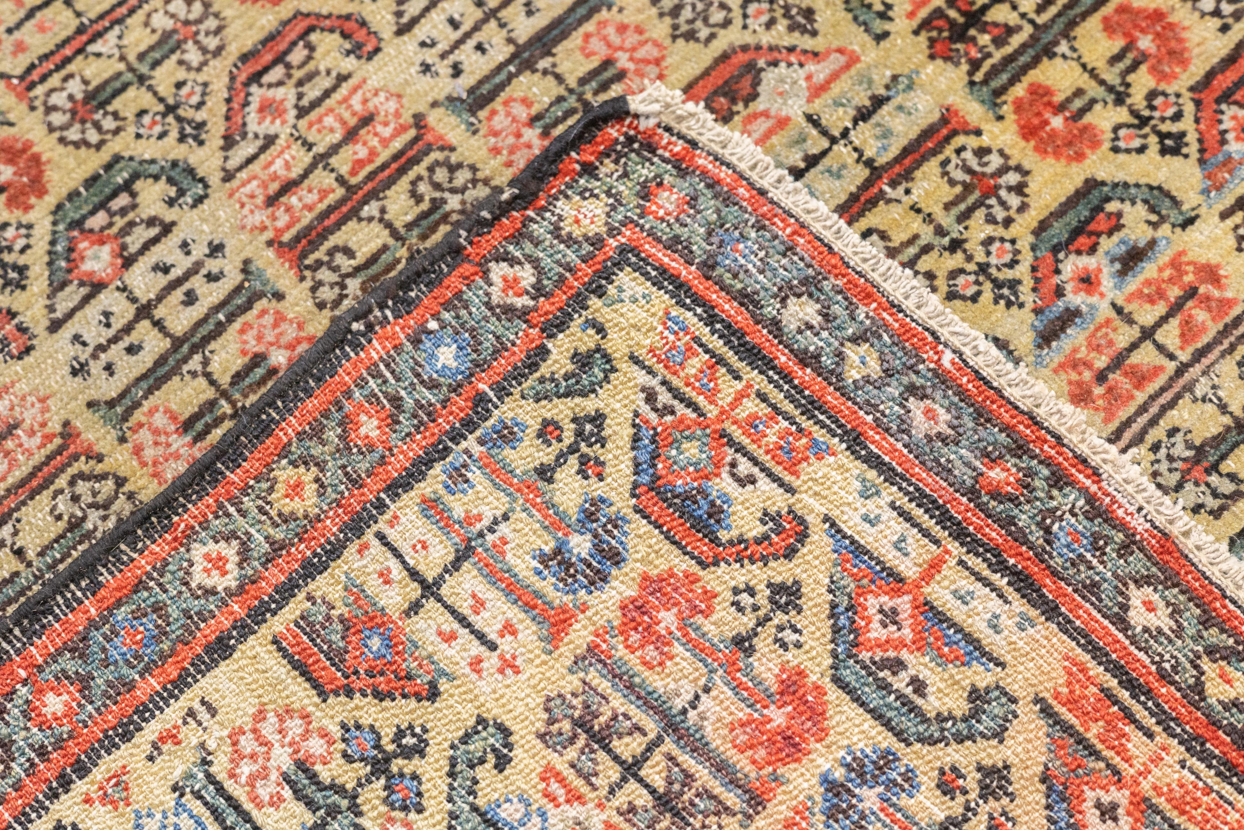 Antiker persischer Farahan-Teppich 3'3'' x 4'9'' im Angebot 3