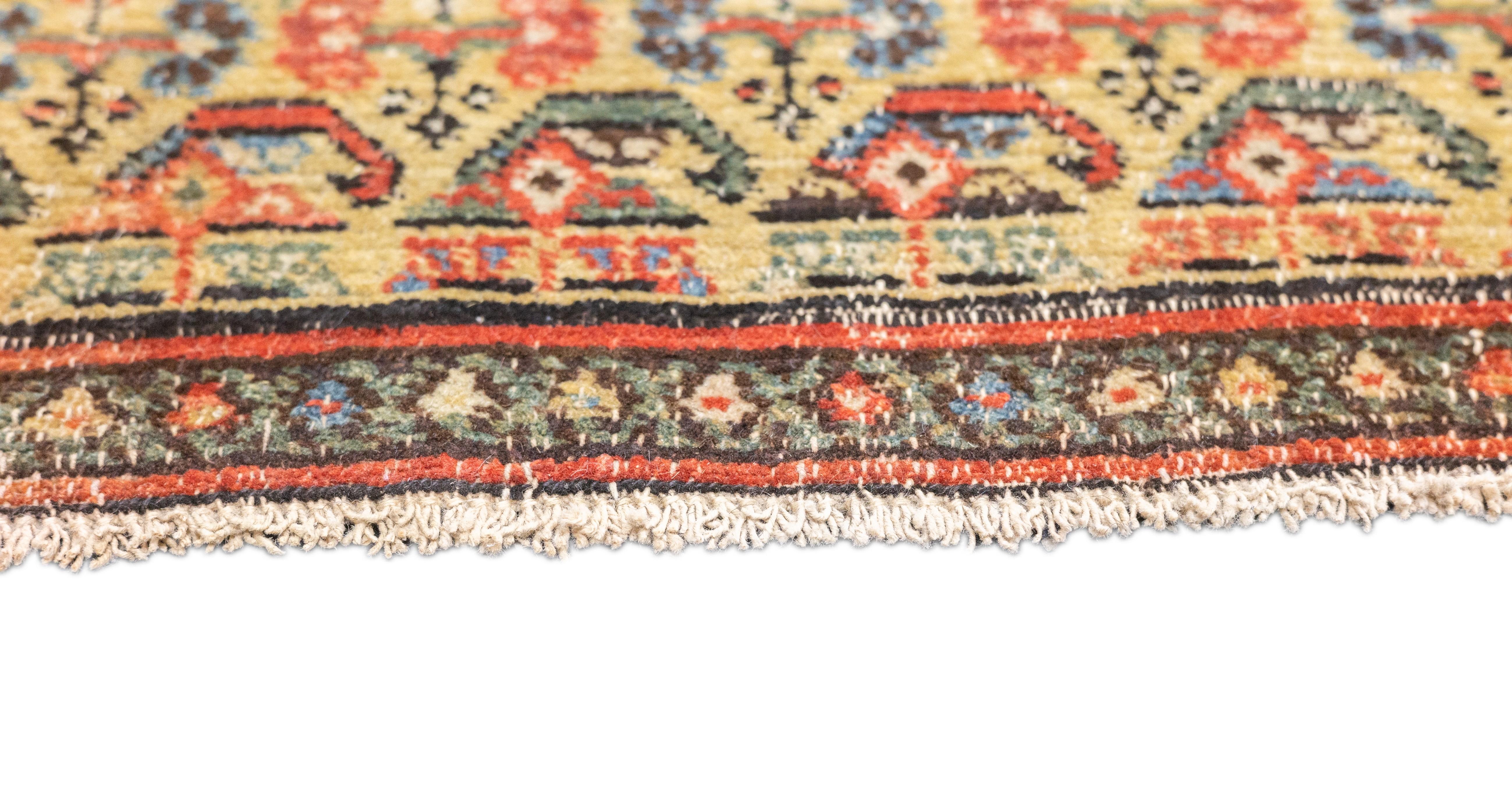 Antiker persischer Farahan-Teppich 3'3'' x 4'9'' (19. Jahrhundert) im Angebot