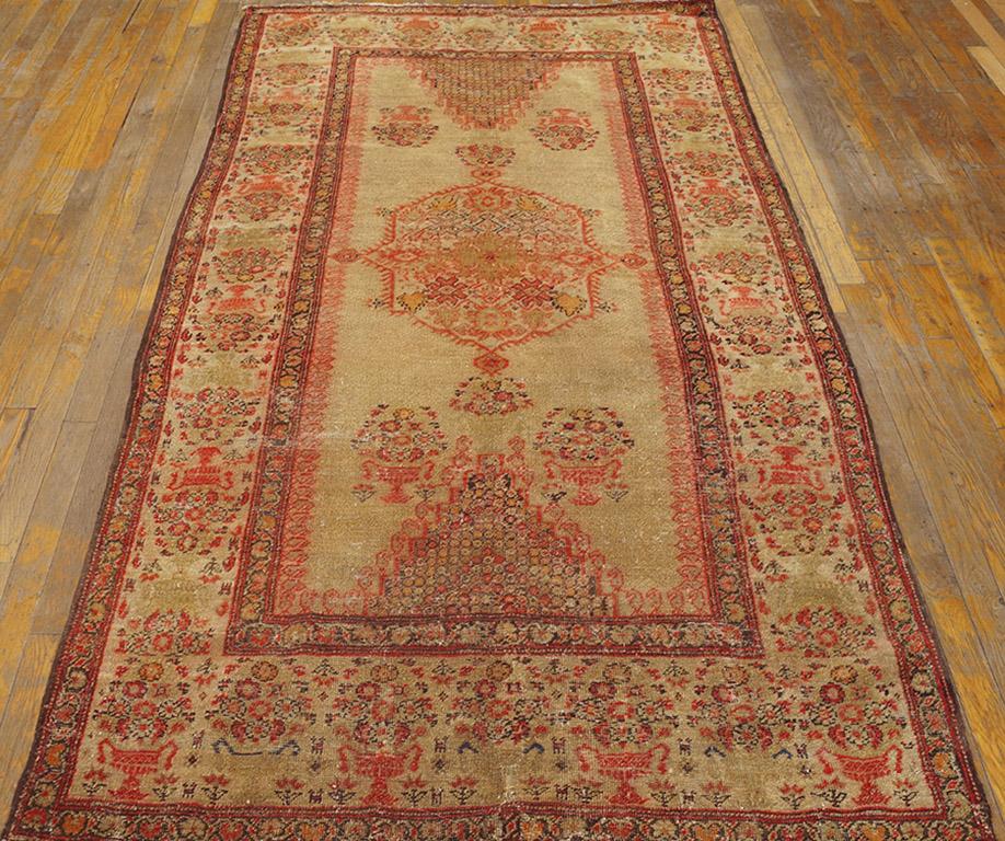 Antique Persian Farahan rug, size: 4'3