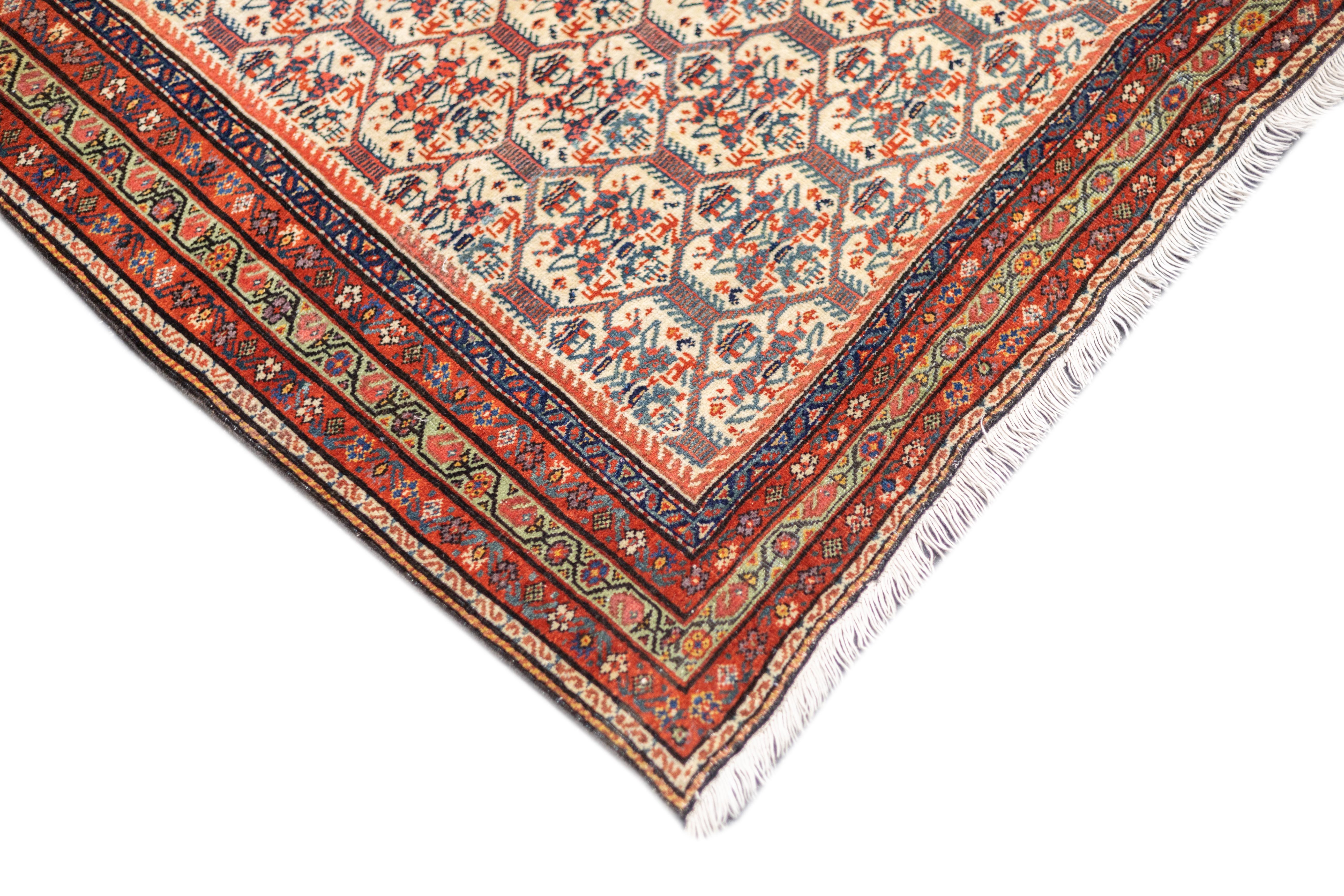 Antique Persian Farahan Rug 4'4'' x 6'6'' In Good Condition For Sale In New York, NY