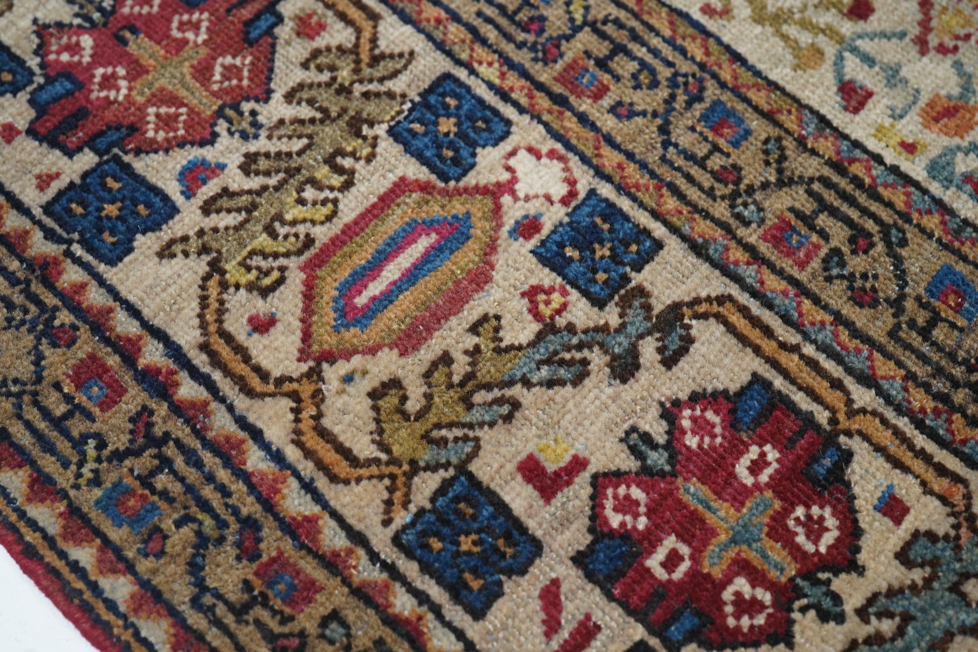 Annodato a mano Tappeto antico persiano Farahan 4'9'' x 6'7'' in vendita