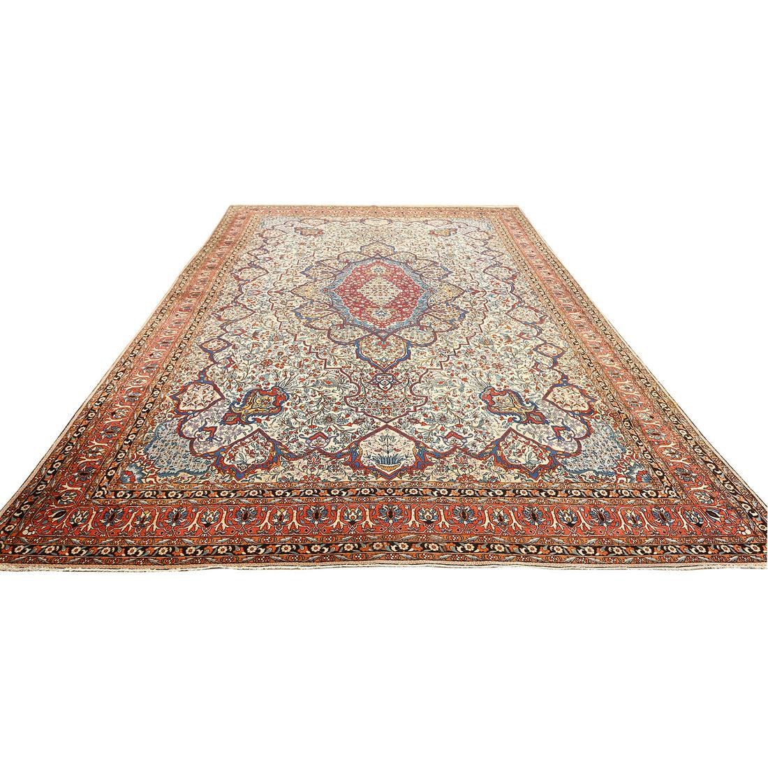 Les tapis de Farahan sont un type de tapis persan originaire de la région de Farahan, dans le nord-ouest de l'Iran. Connus pour leur artisanat raffiné, leurs designs élégants et leur texture douce et moelleuse, les tapis de Farahan comptent parmi