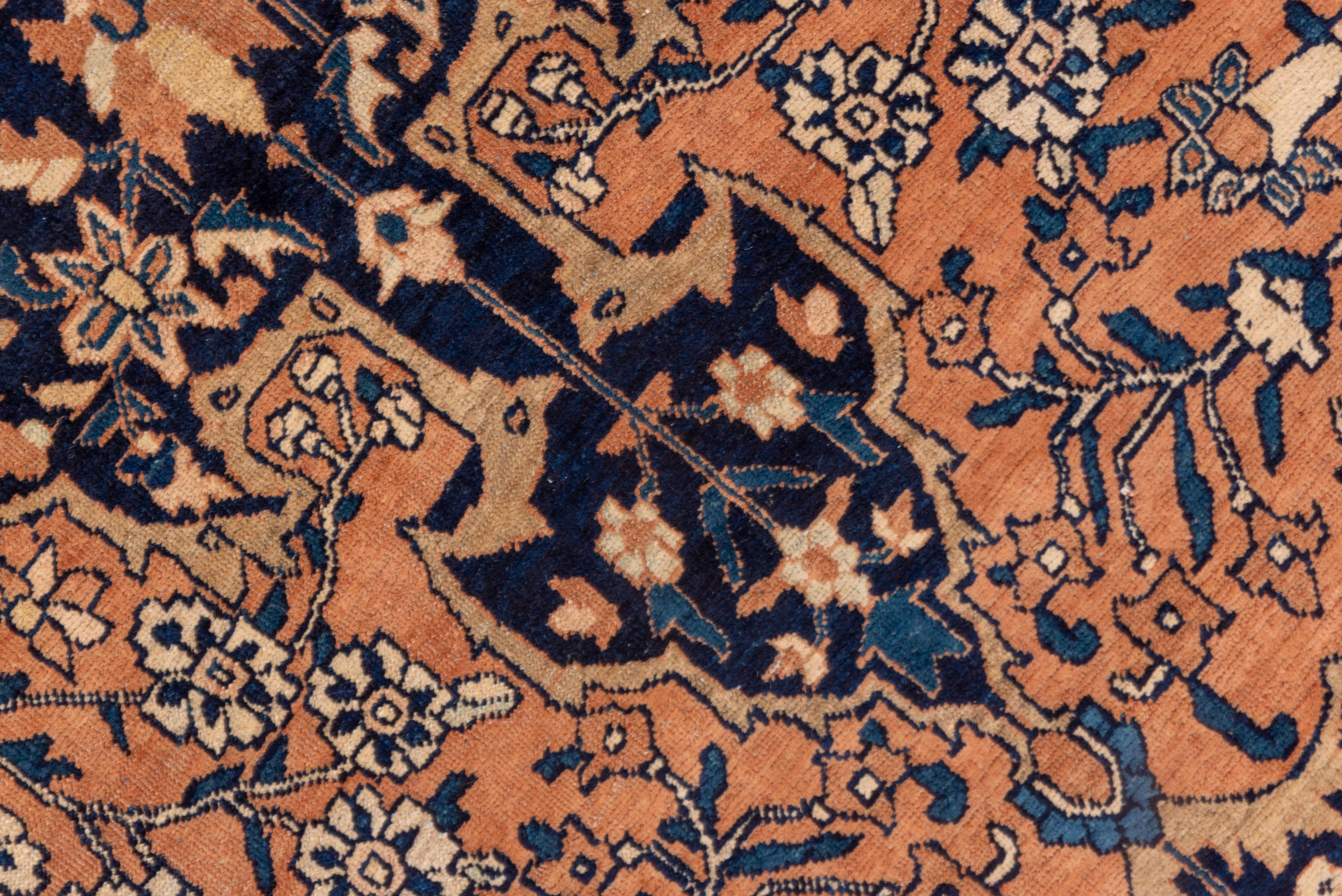 Antiker persischer Farahan Sarouk-Teppich, hellorange und marineblau, Kaminsims-Teppich (Handgeknüpft) im Angebot