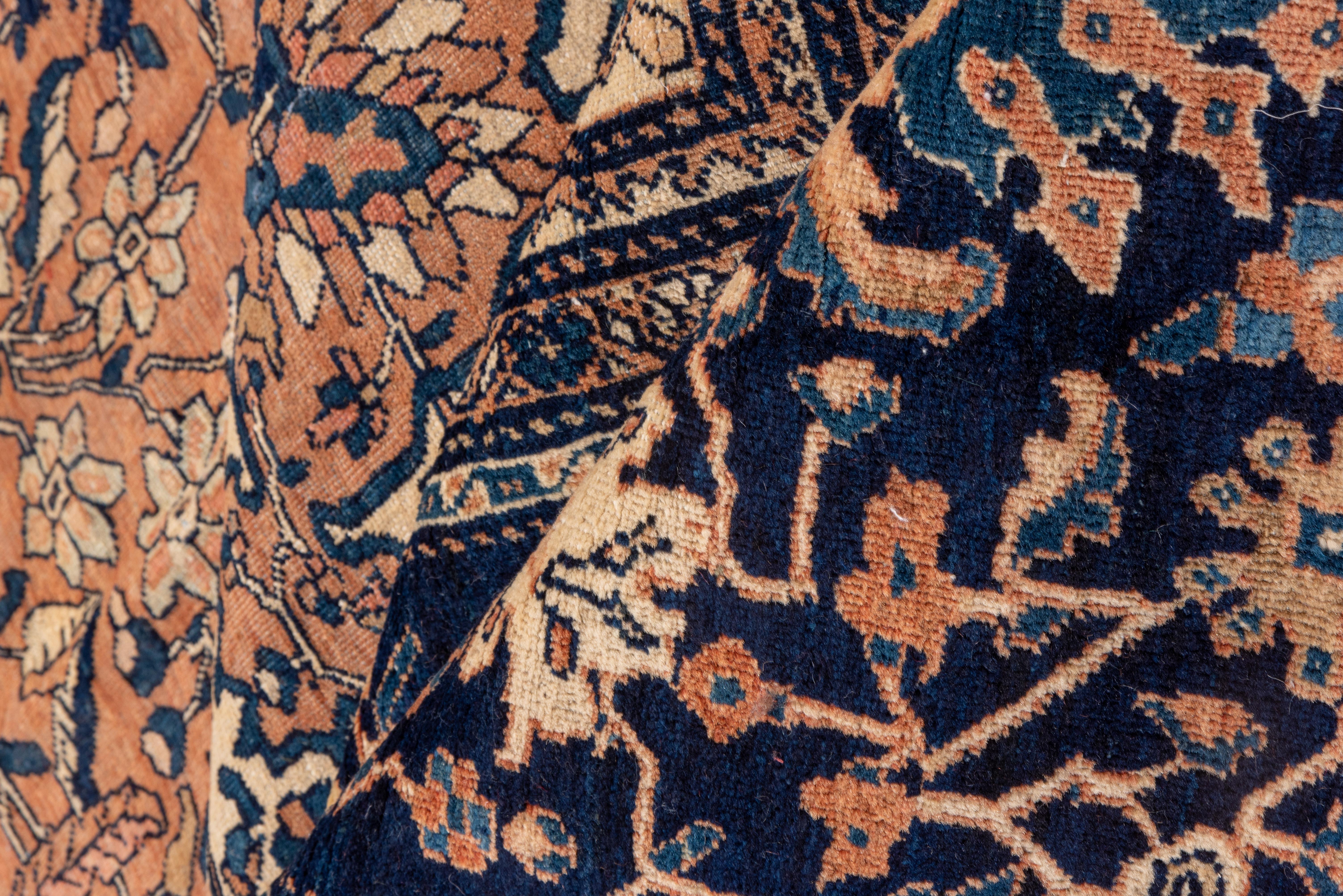 Antiker persischer Farahan Sarouk-Teppich, hellorange und marineblau, Kaminsims-Teppich (Spätes 19. Jahrhundert) im Angebot
