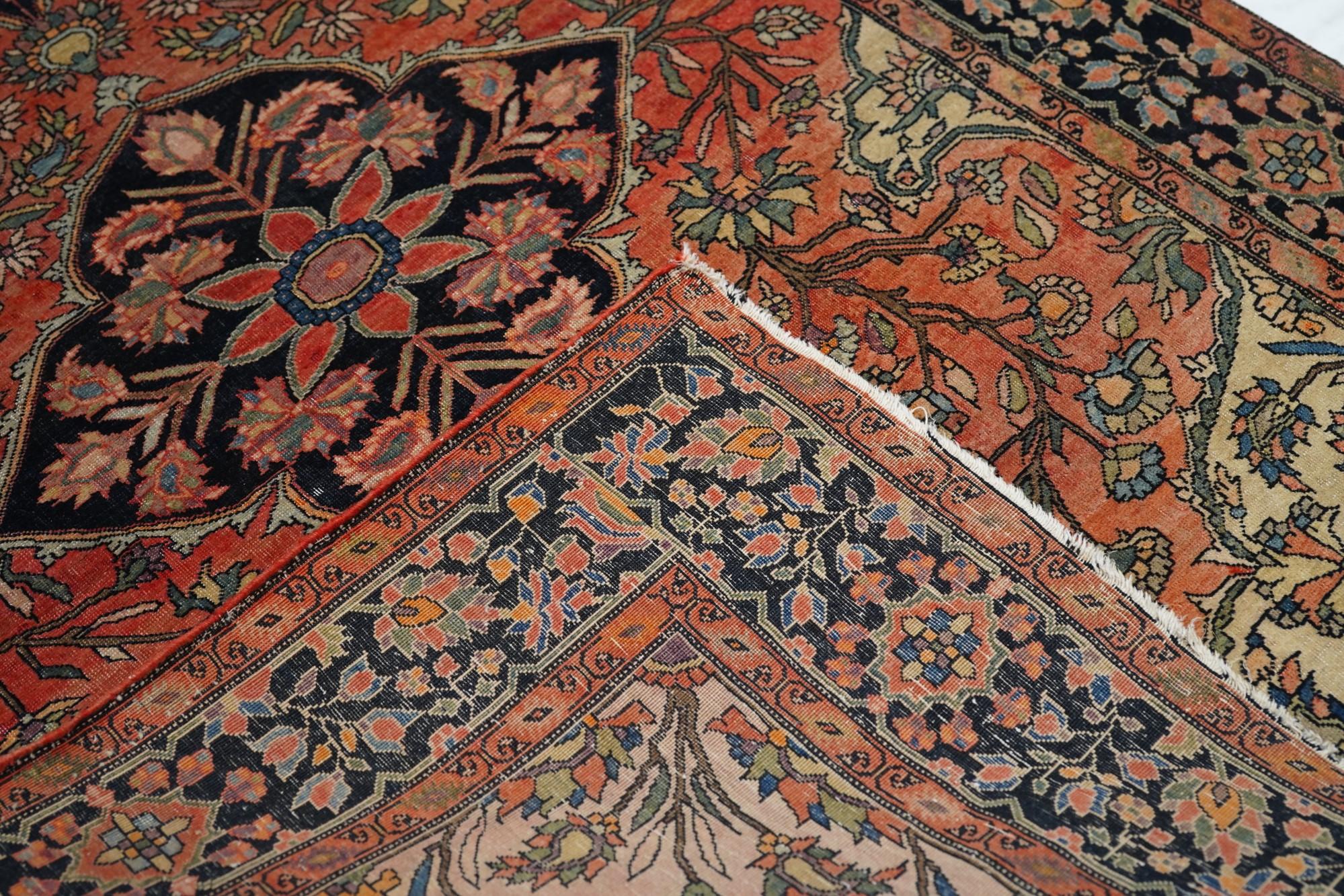 Antiker persischer Farahan Sarouk-Teppich 3'4'' x 4'10'' (19. Jahrhundert) im Angebot