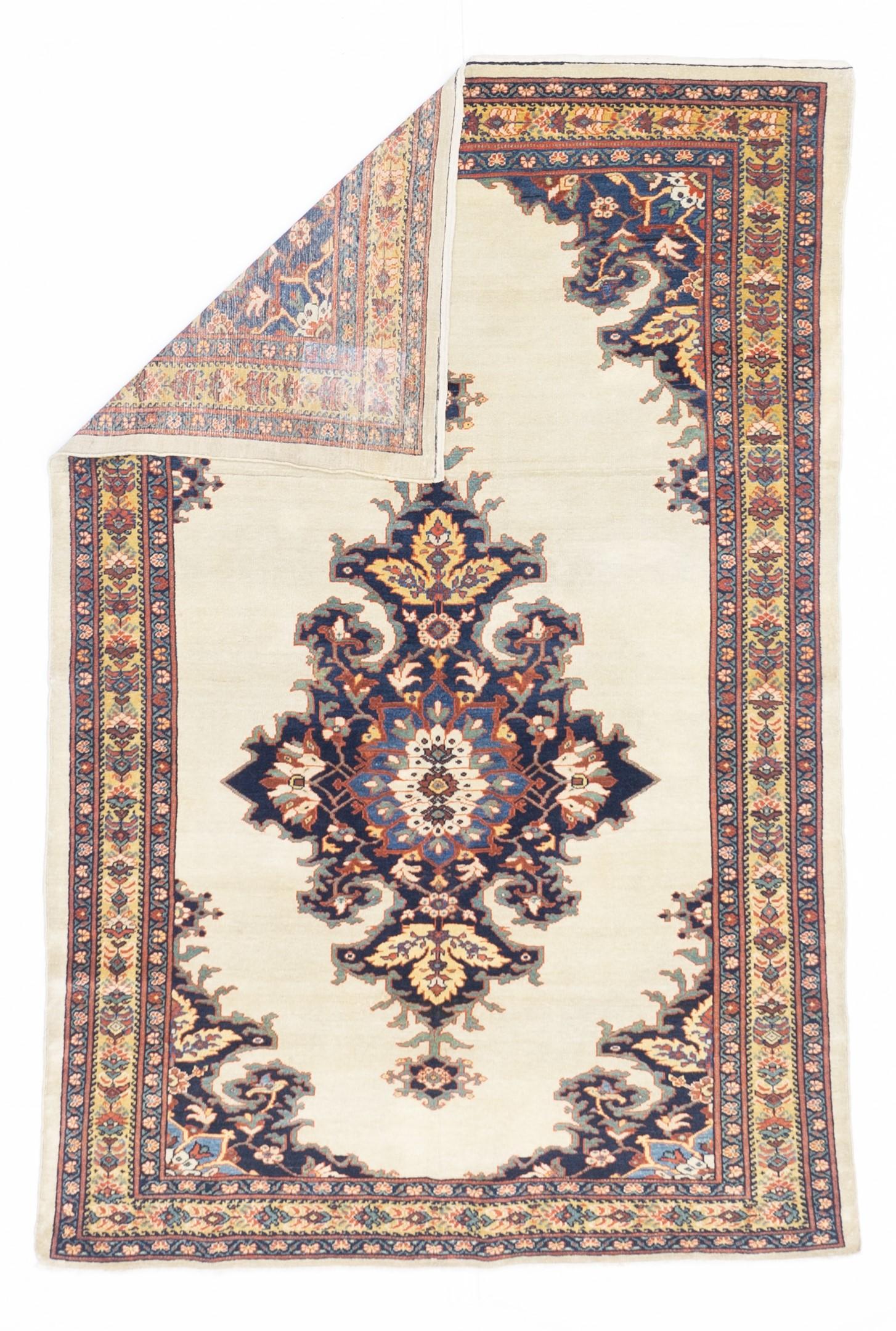 Antiker persischer Farahan Sarouk-Teppich 4' x 6'8''. Die in der Gegend von Arak/Sultanabad zwischen 1880 und 1910 hergestellten Streu- und raumgroßen Stücke mit fester und lederartiger, gut gewebter Textur und in kräftigen Rot-, Marine- und