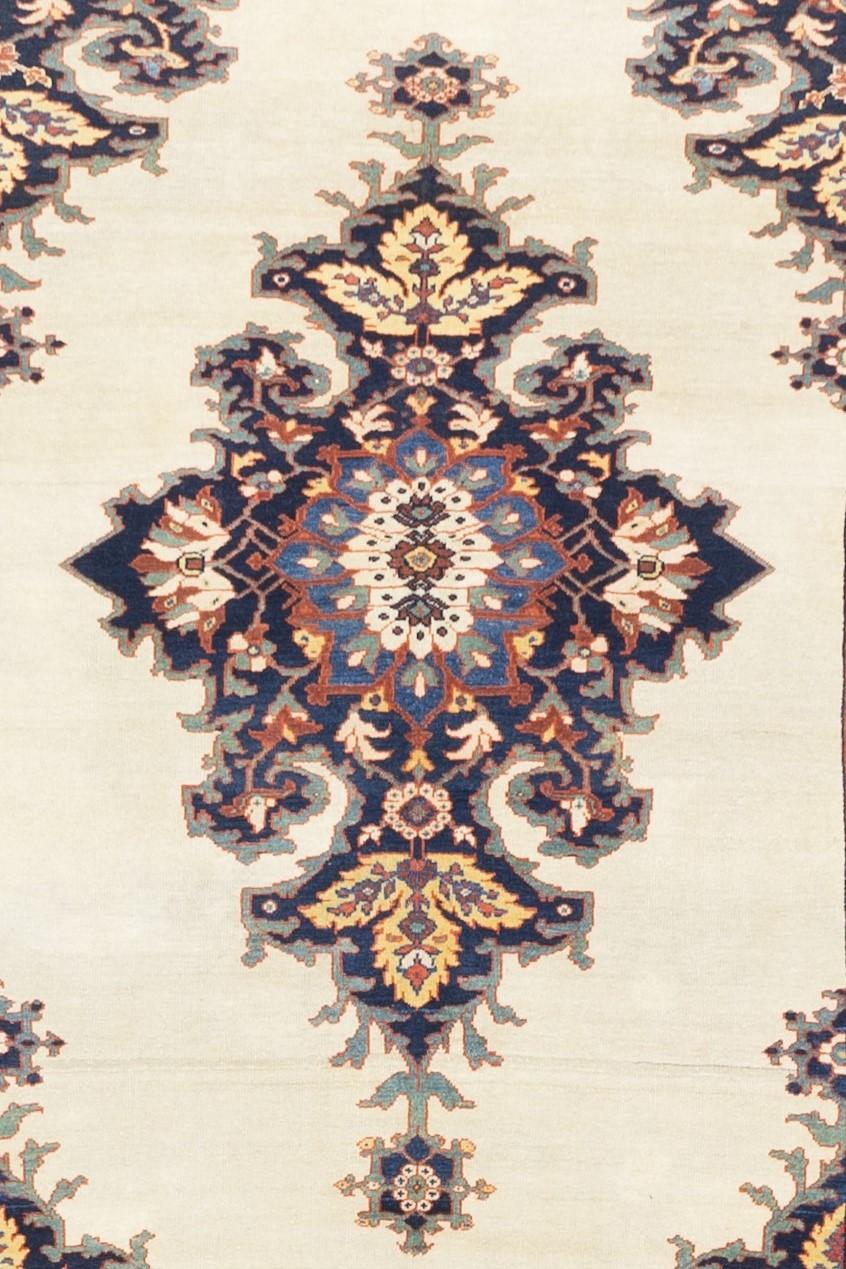 Antiker persischer Sarouk Farahan Teppich 4' x 6'8'' (Persisch) im Angebot