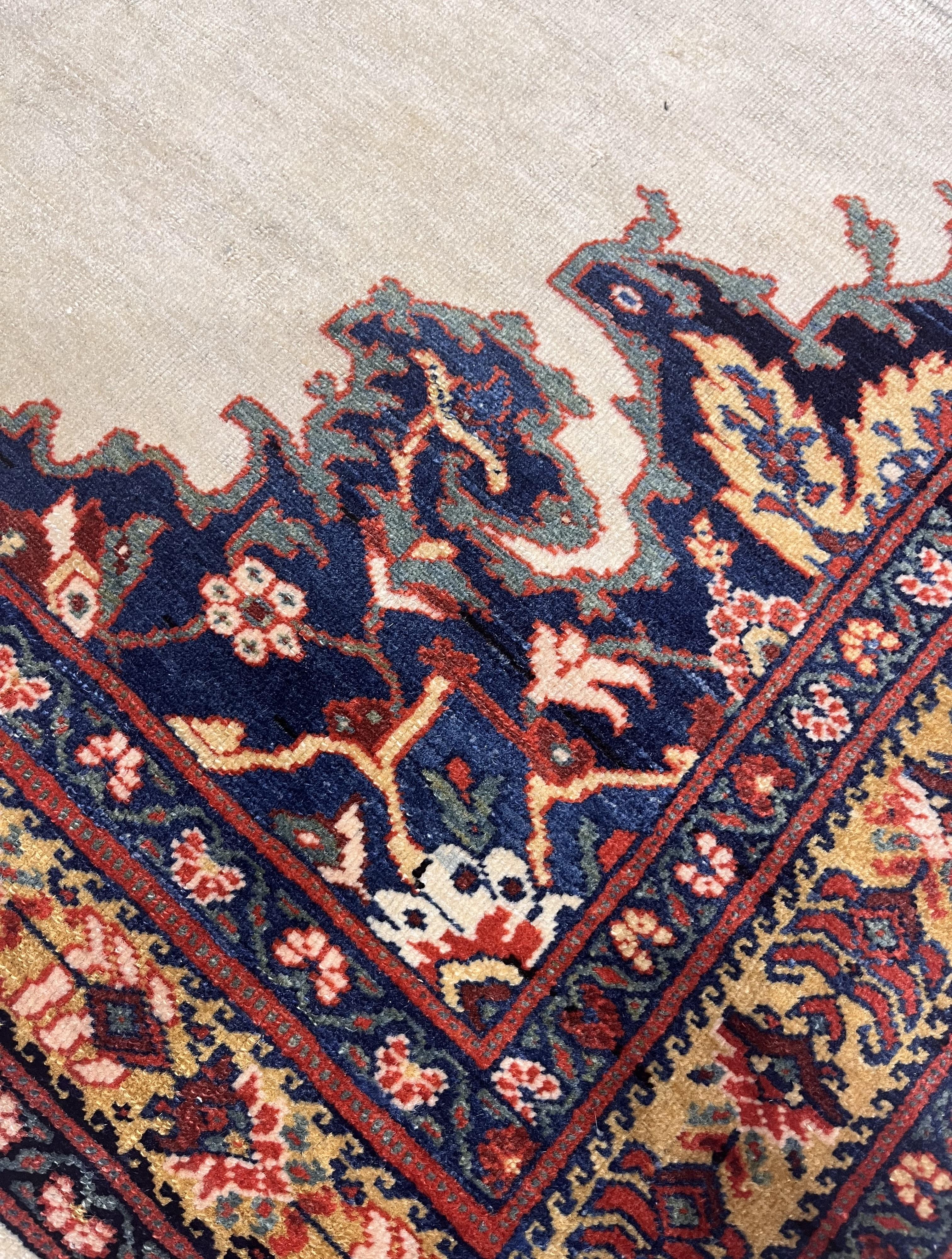 Antiker persischer Sarouk Farahan Teppich 4' x 6'8'' (Handgeknüpft) im Angebot