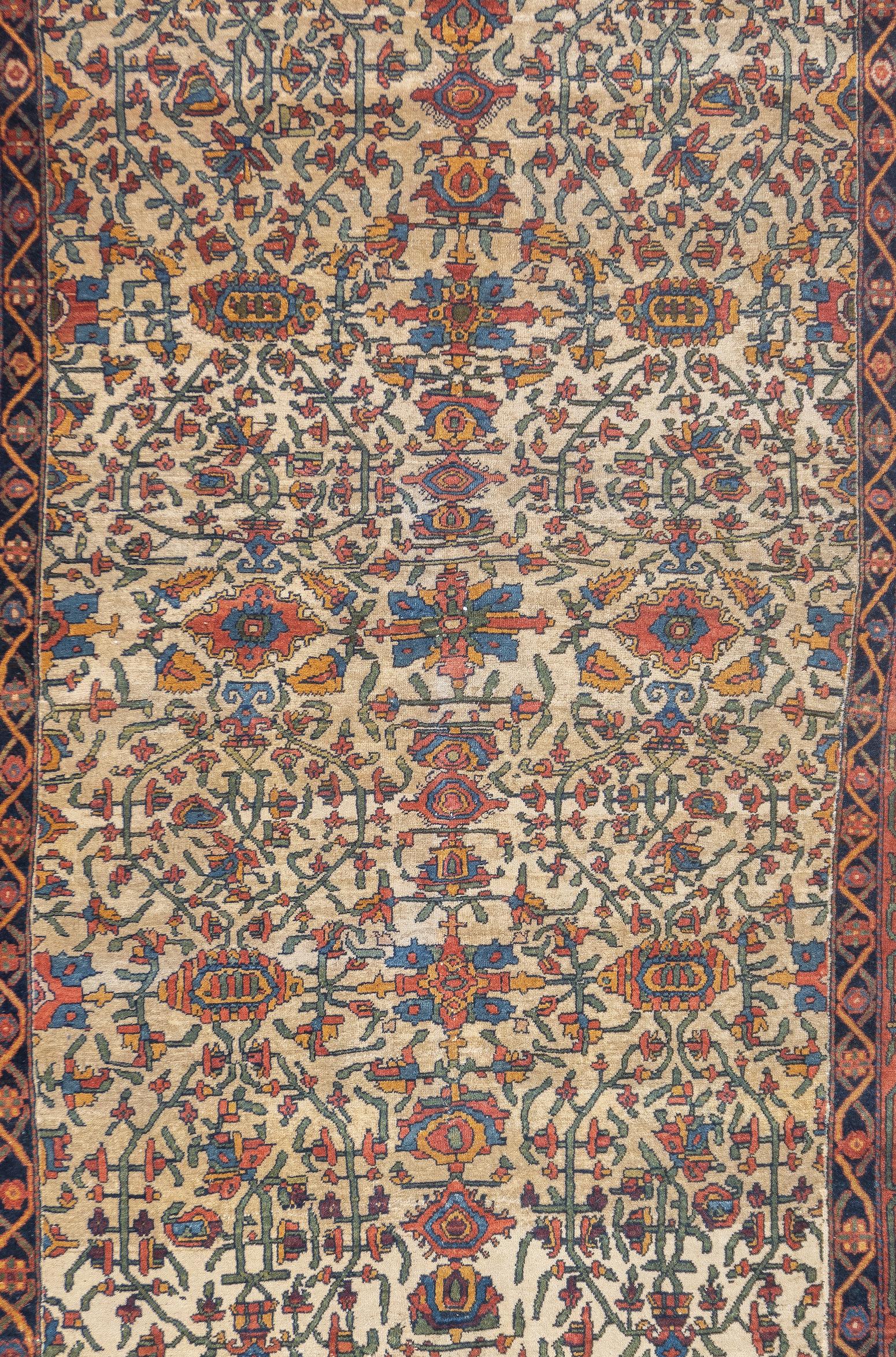 Antiker persischer Farahan Sarouk-Teppich 4'2'' x 6'6'' (Persisch) im Angebot