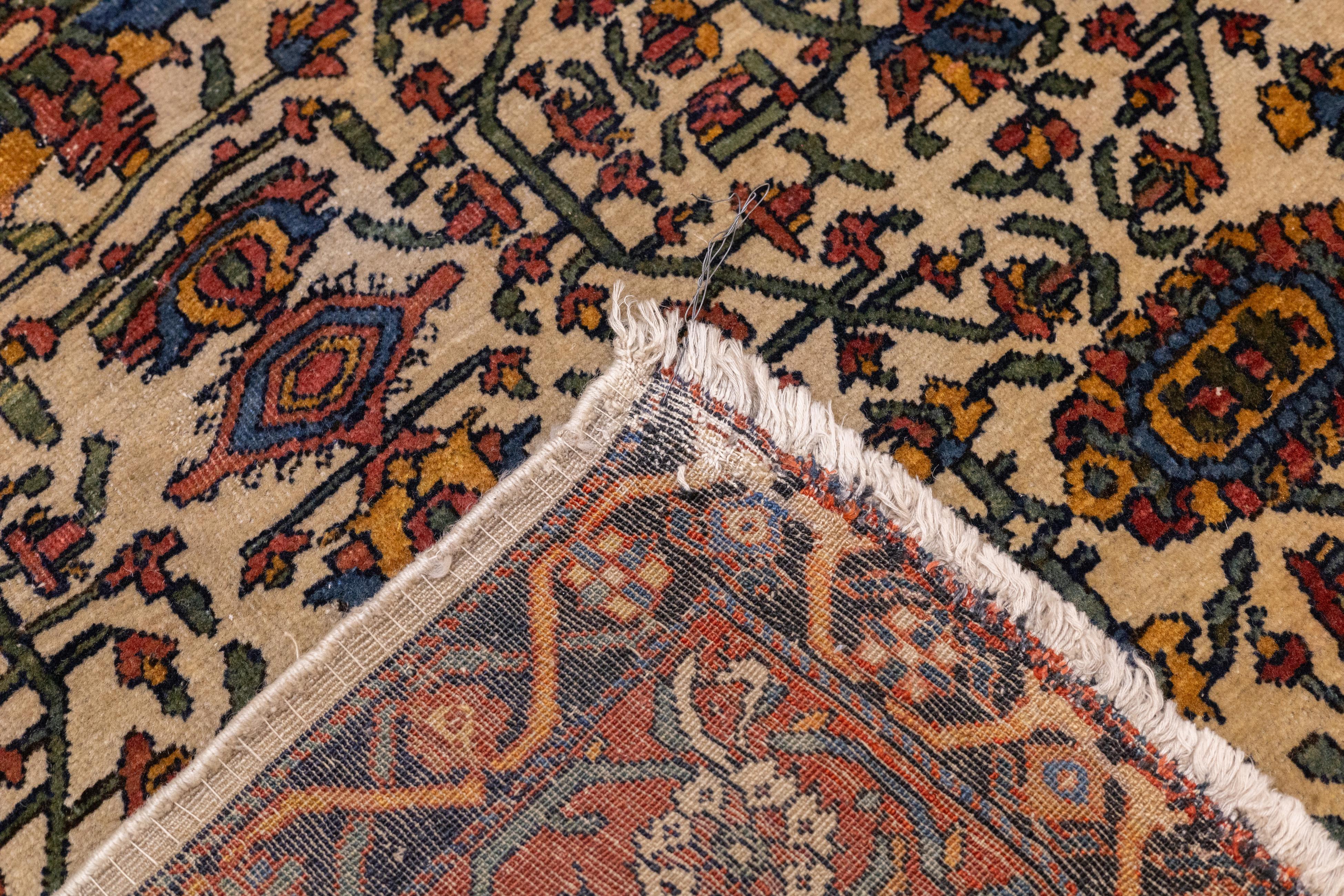 Antiker persischer Farahan Sarouk-Teppich 4'2'' x 6'6'' im Angebot 2