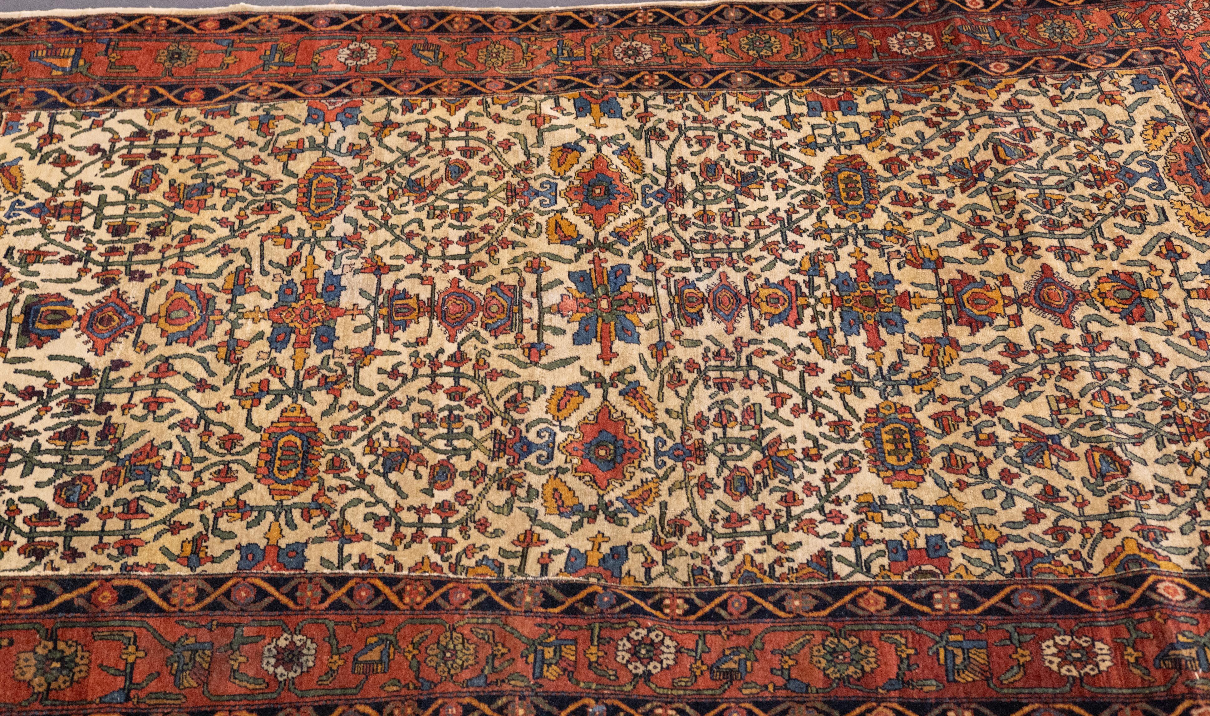 Antiker persischer Farahan Sarouk-Teppich 4'2'' x 6'6'' (Handgeknüpft) im Angebot