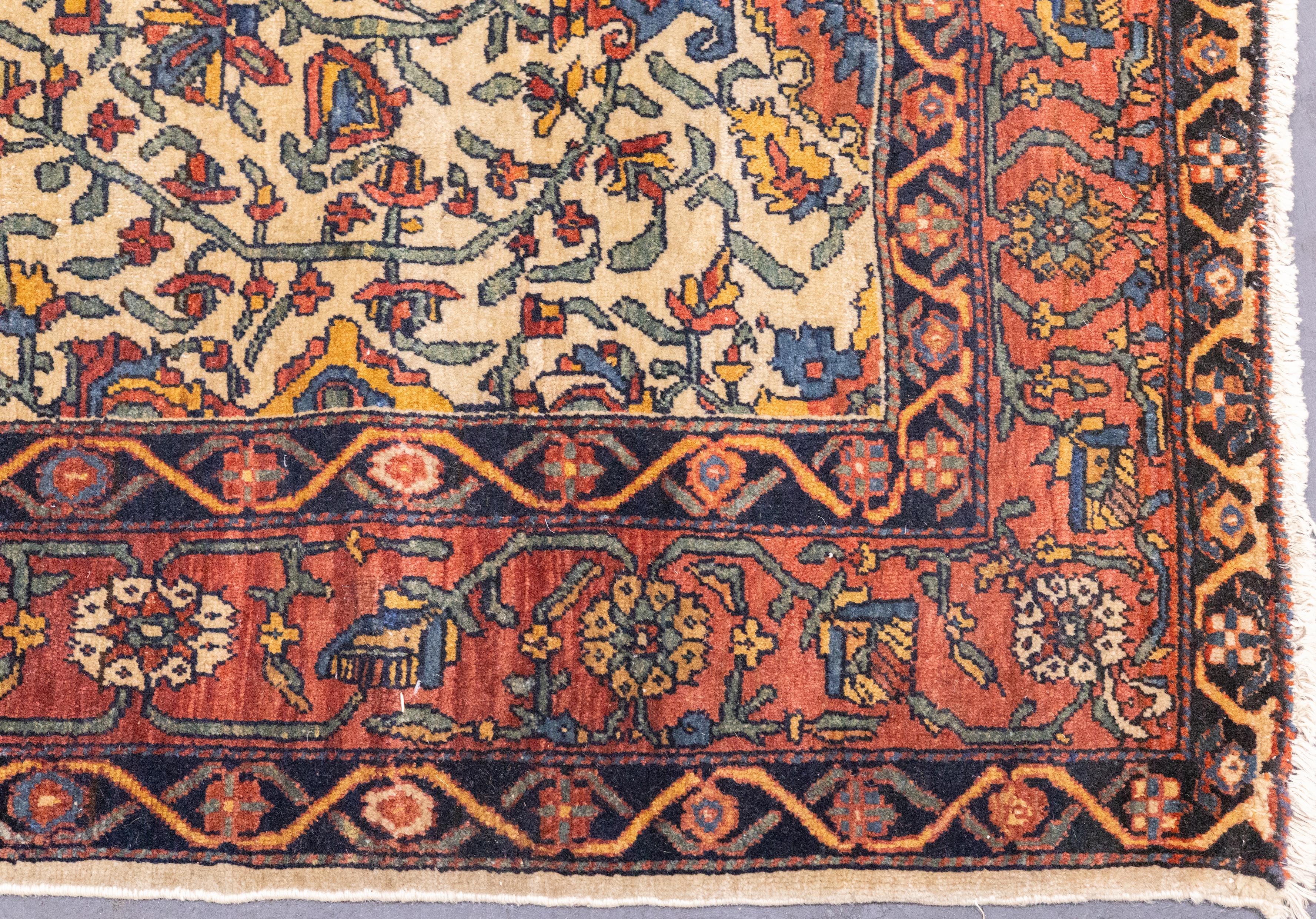 Antiker persischer Farahan Sarouk-Teppich 4'2'' x 6'6'' im Zustand „Gut“ im Angebot in New York, NY
