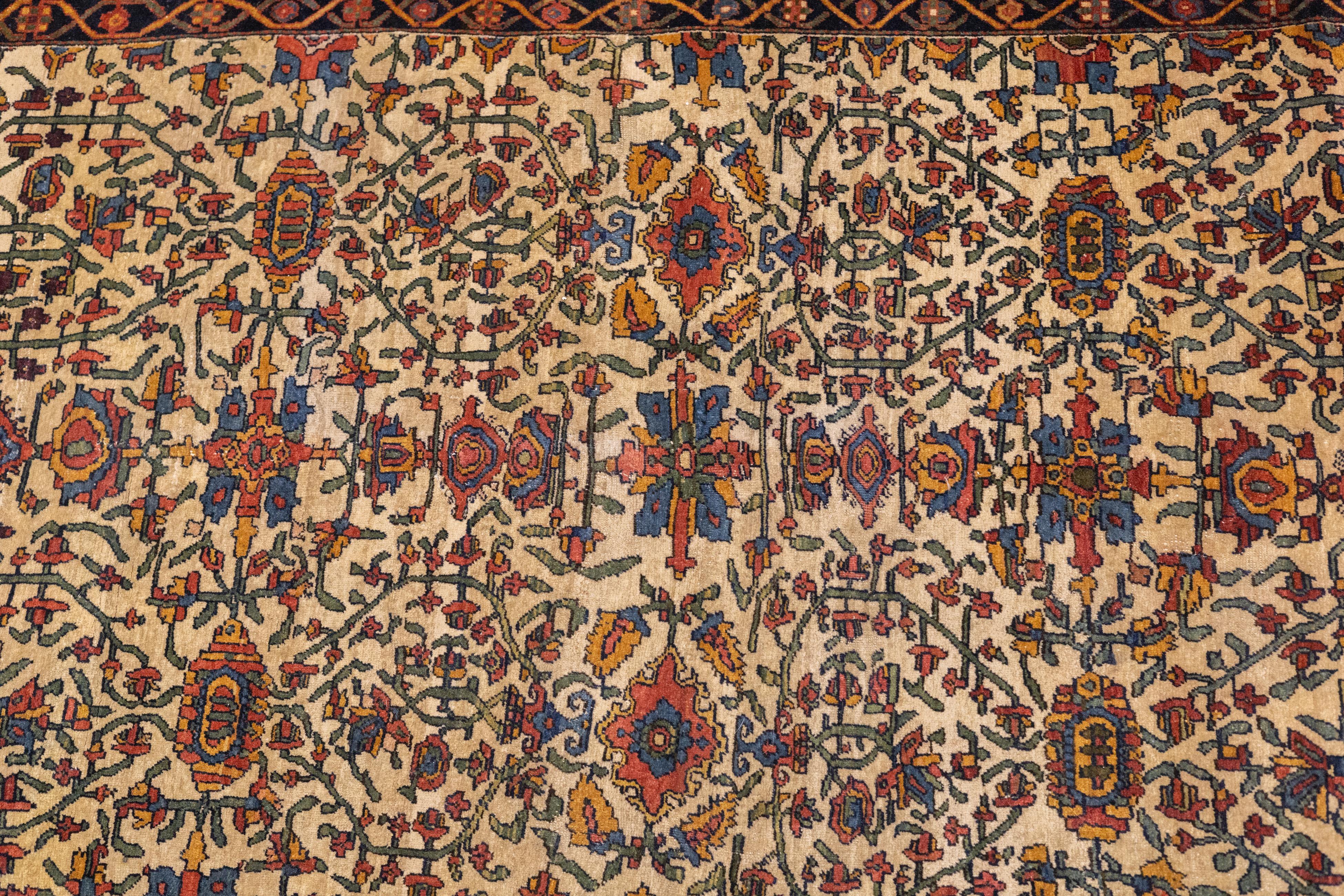 Antiker persischer Farahan Sarouk-Teppich 4'2'' x 6'6'' (19. Jahrhundert) im Angebot