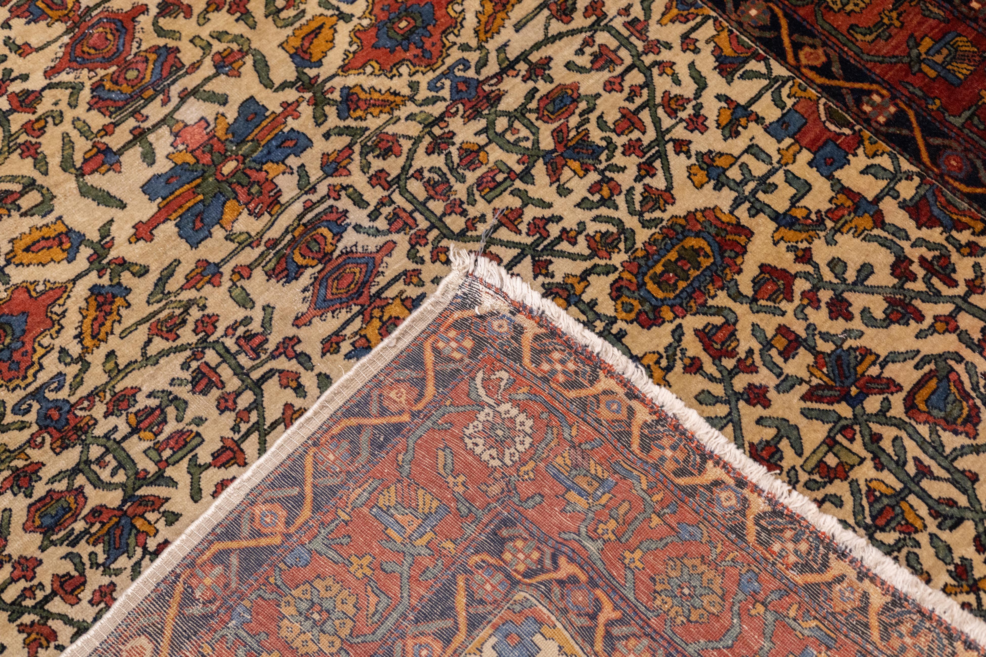 Antiker persischer Farahan Sarouk-Teppich 4'2'' x 6'6'' im Angebot 1