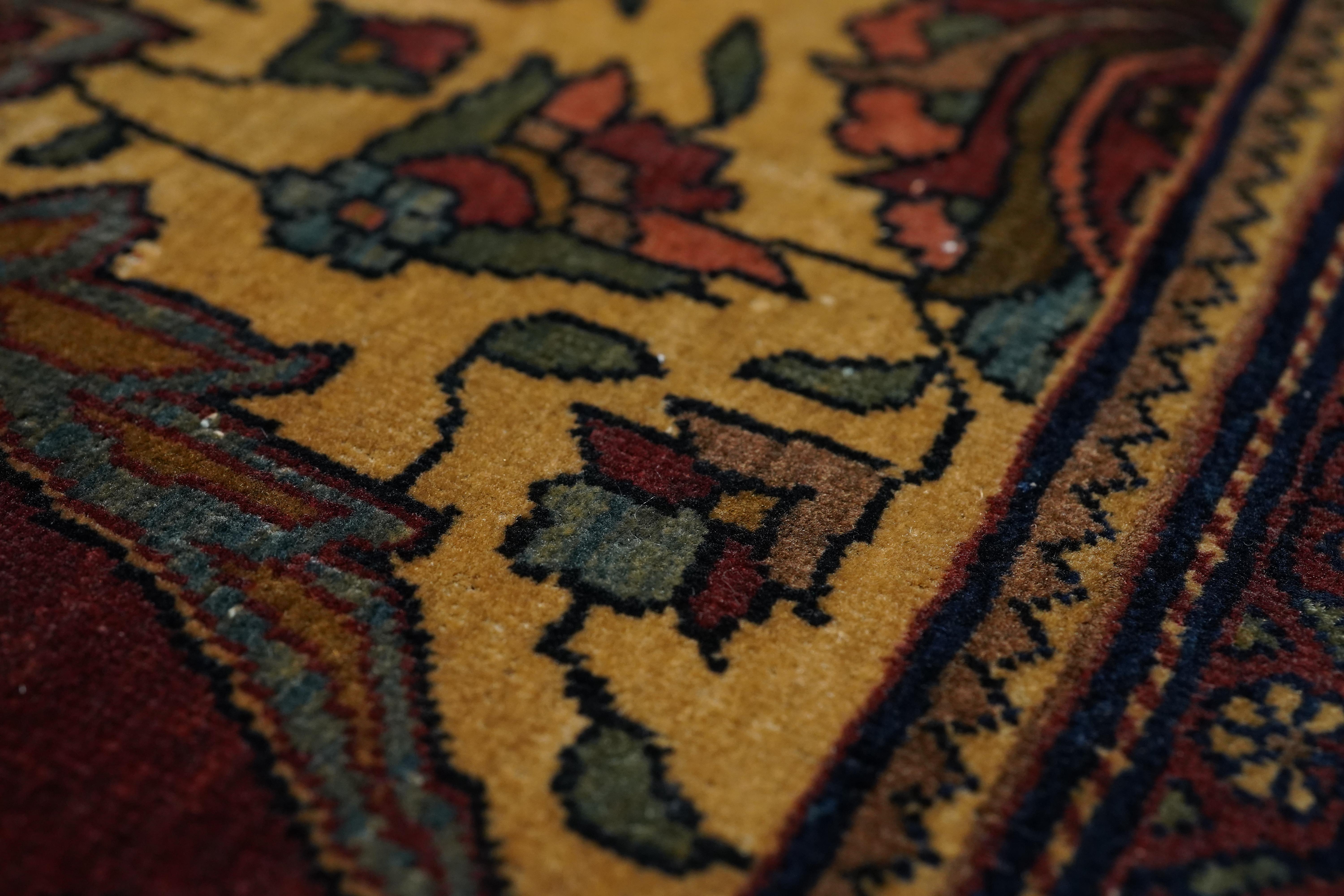 Antiker persischer Farahan Sarouk-Teppich 4'4'' x 7'0'' (Handgeknüpft) im Angebot