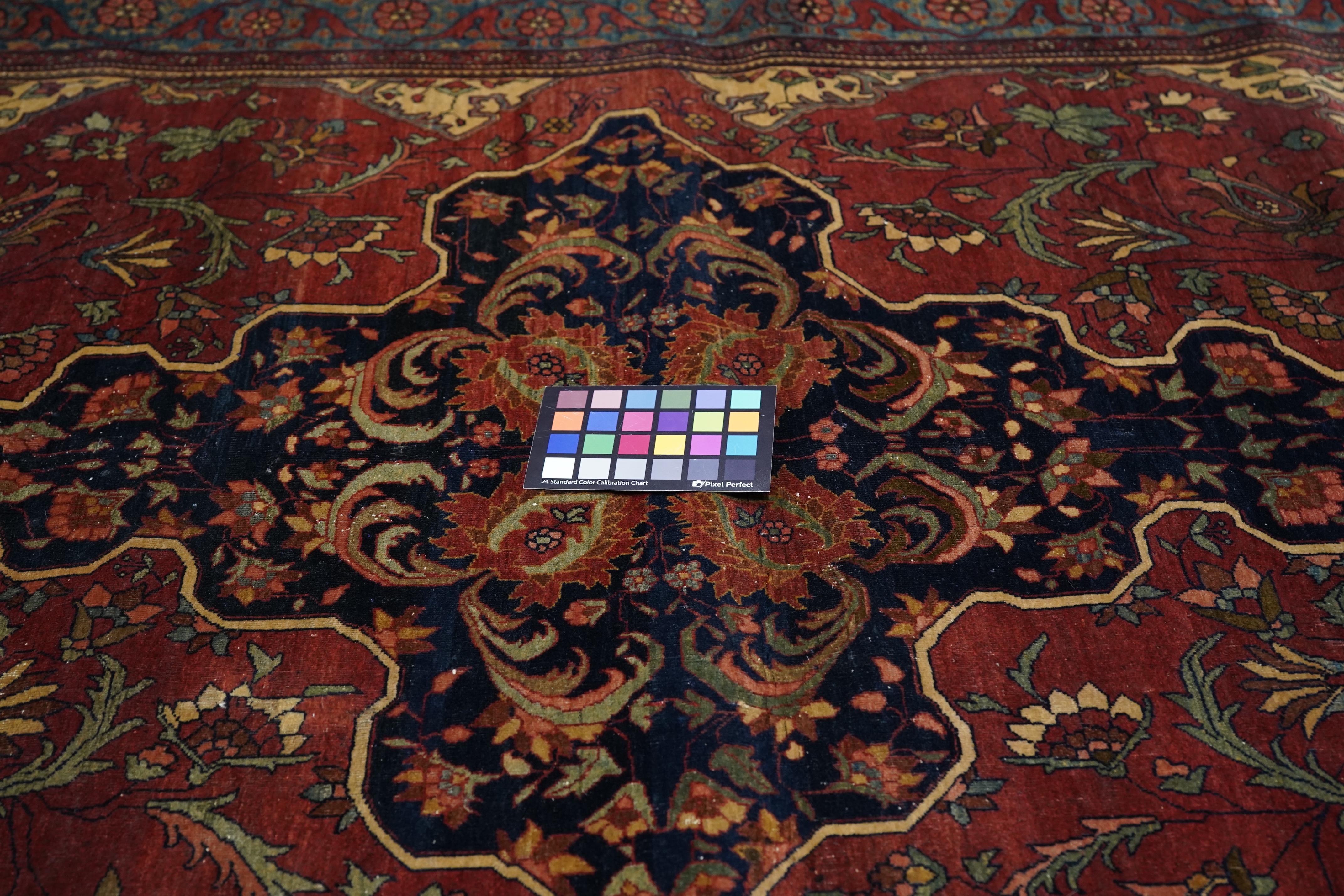 Antiker persischer Farahan Sarouk-Teppich 4'4'' x 7'0'' im Zustand „Gut“ im Angebot in New York, NY