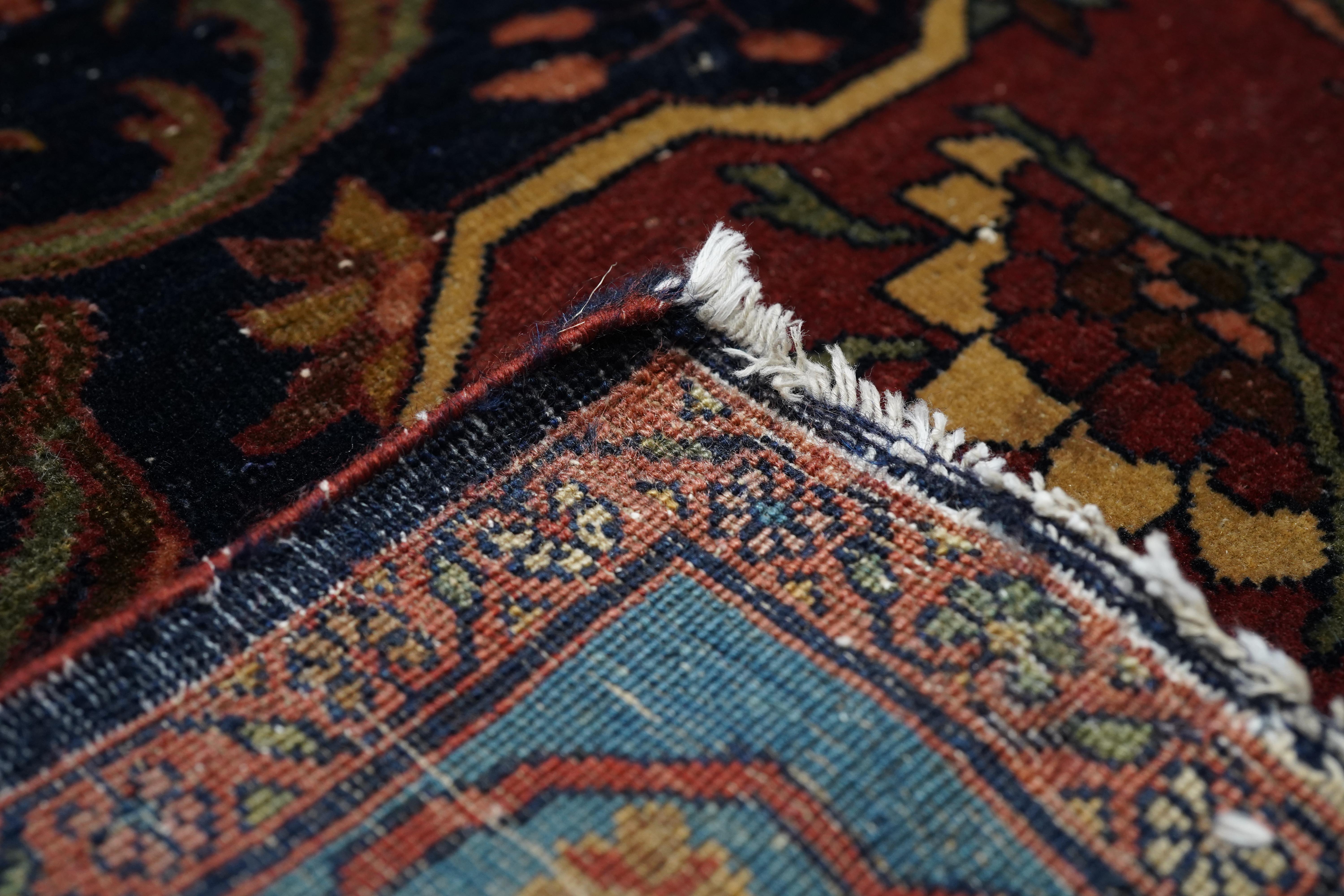 Antiker persischer Farahan Sarouk-Teppich 4'4'' x 7'0'' (19. Jahrhundert) im Angebot