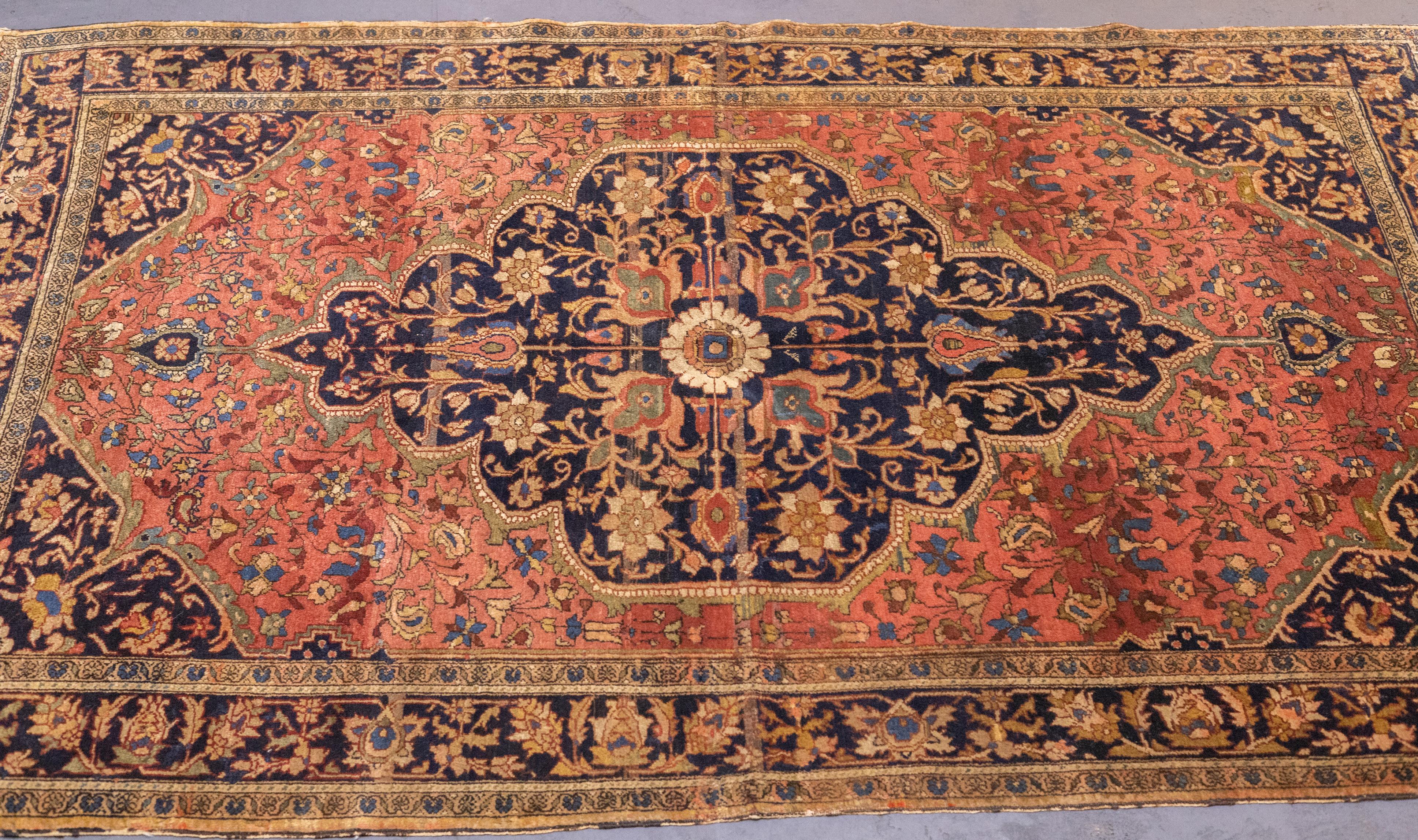 Antique Persian Farahan Sarouk Rug 4'6'' x 6'7'' In Good Condition For Sale In New York, NY