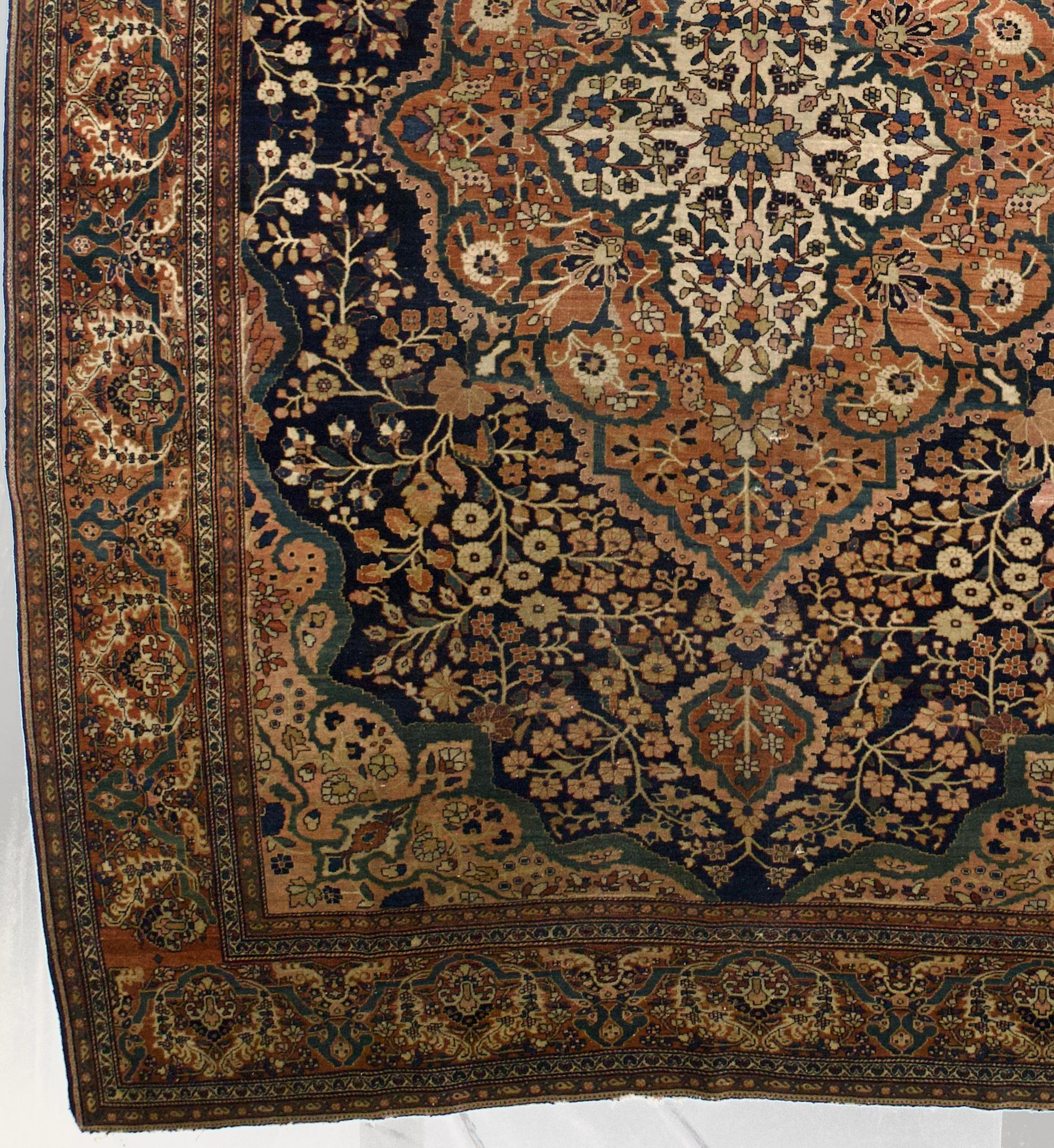 Antiker persischer Sarouk Farahan Teppich 8'7 x 11'1 im Zustand „Gut“ im Angebot in New York, NY