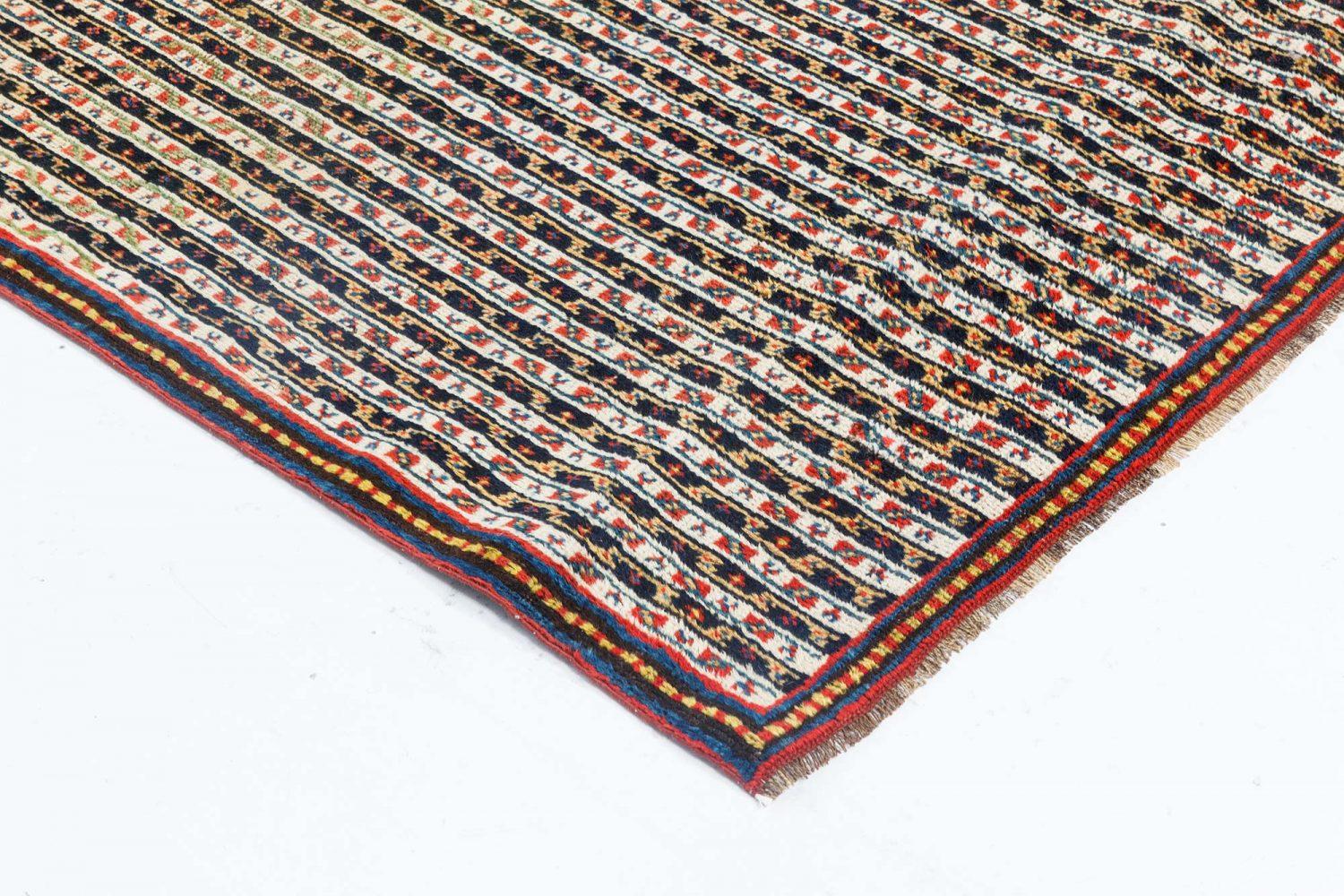 Antique Persian Feraghan Handmade Wool Runner In Good Condition For Sale In New York, NY