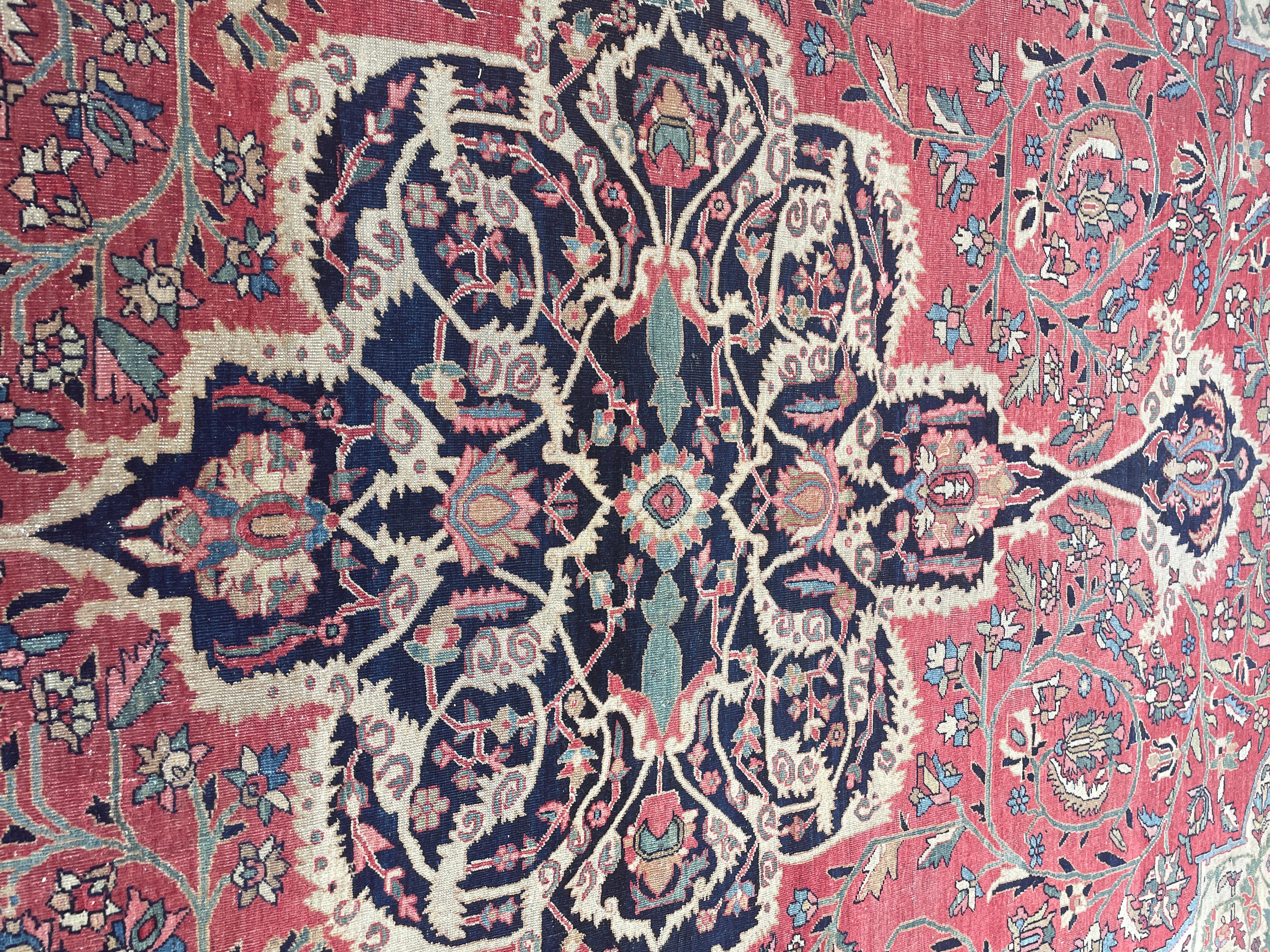 Antique Persian Feraghan Sarouk Carpet, Most Beautiful In Good Condition For Sale In Evanston, IL
