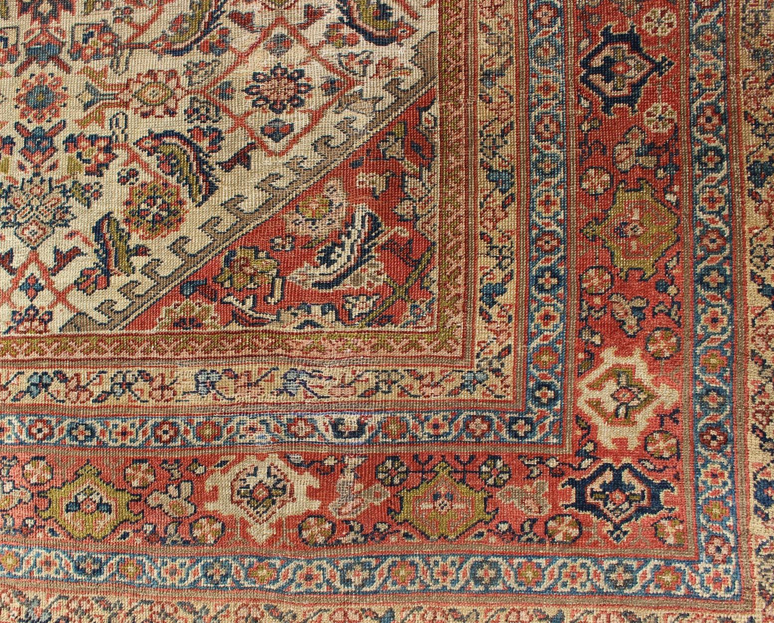 Alfombra persa antigua Ferahan con diseño Herati integral en marfil, coral y verde en venta 2