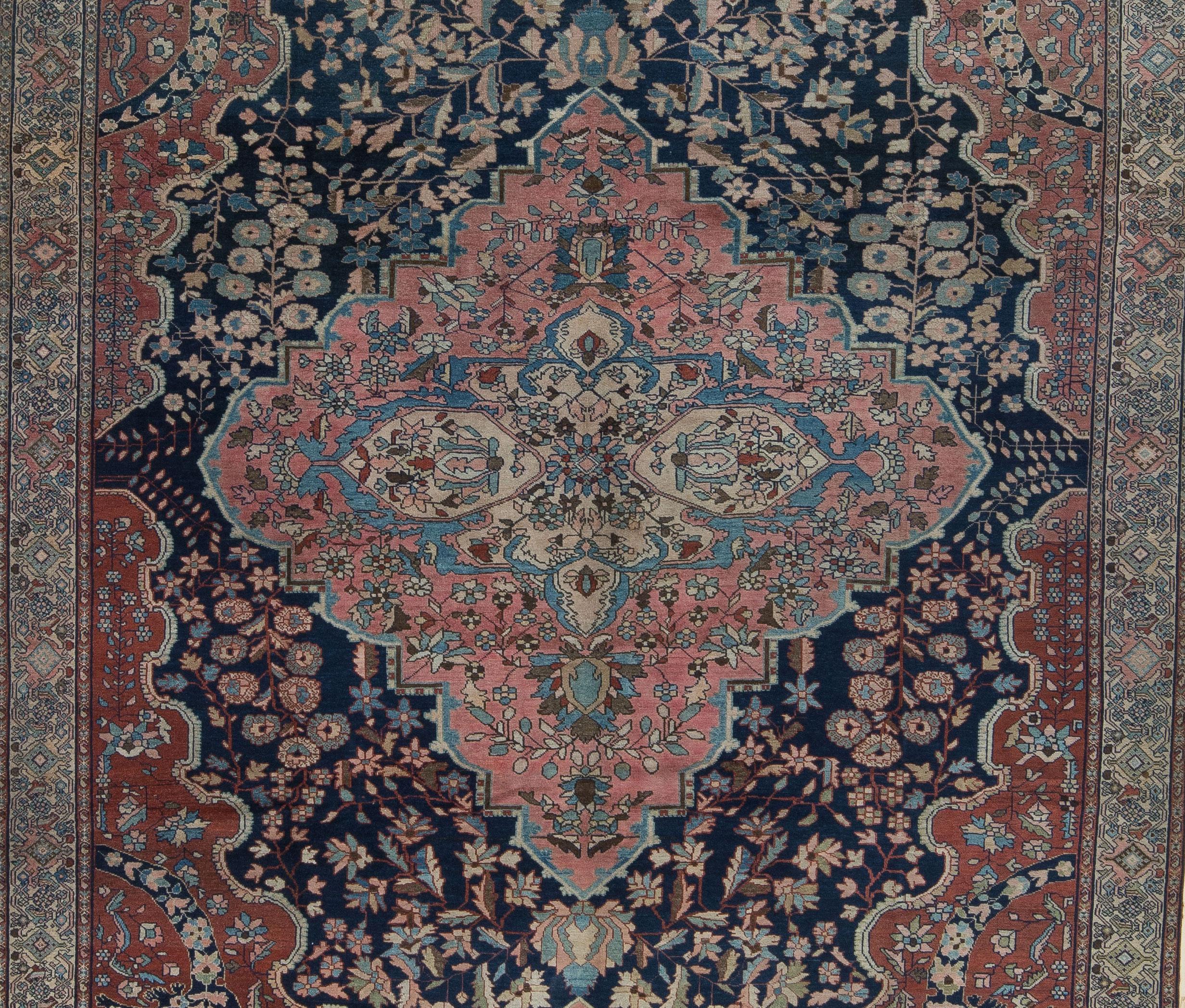 Antique Persian Ferahan Sarouk Fine Floral Room size Rug  In Good Condition For Sale In Hudson, NY