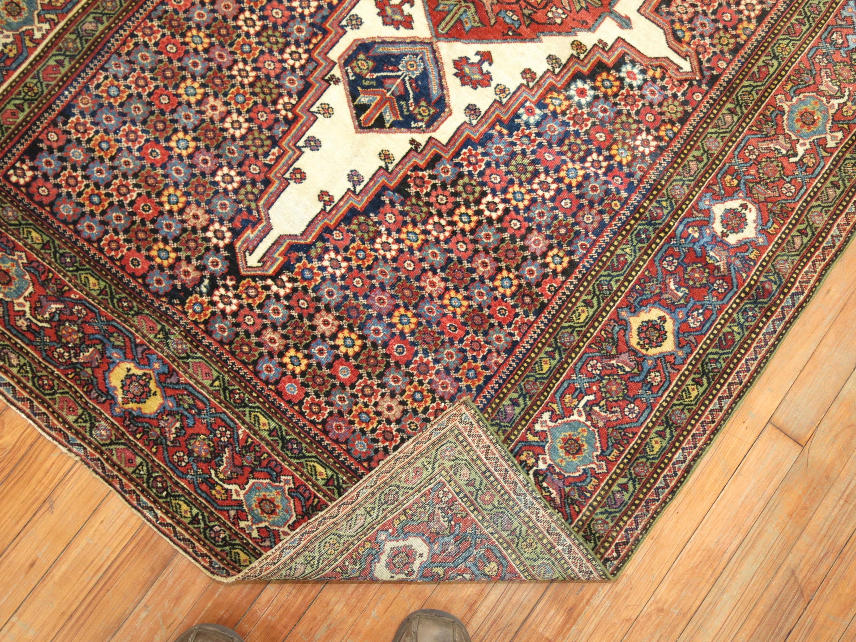 Authentic Persian Ferehan accent size rug from the 1st quarter of the 20th century.

Measures: 4'1'' x 6'2''.