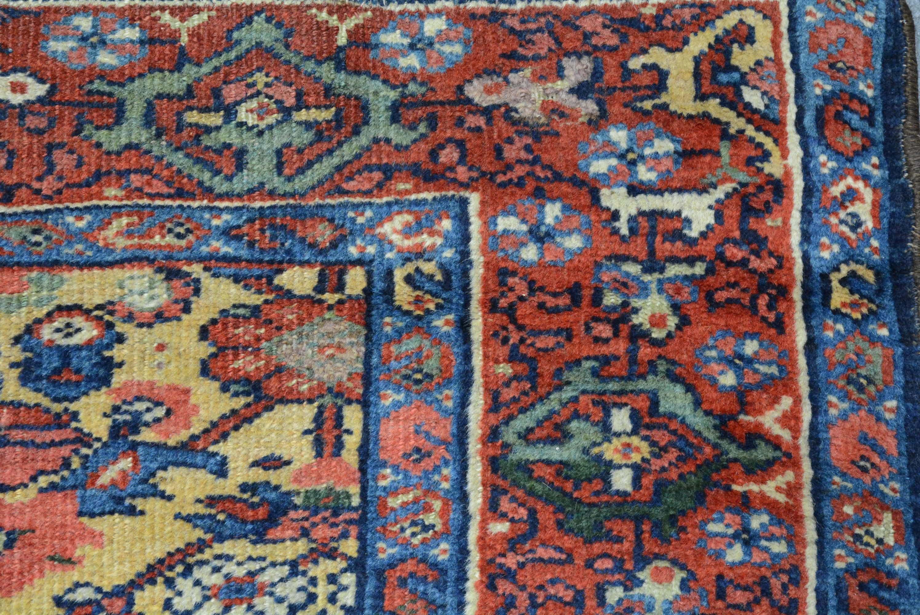 XX secolo Tappeto antico persiano Fereghan in vendita