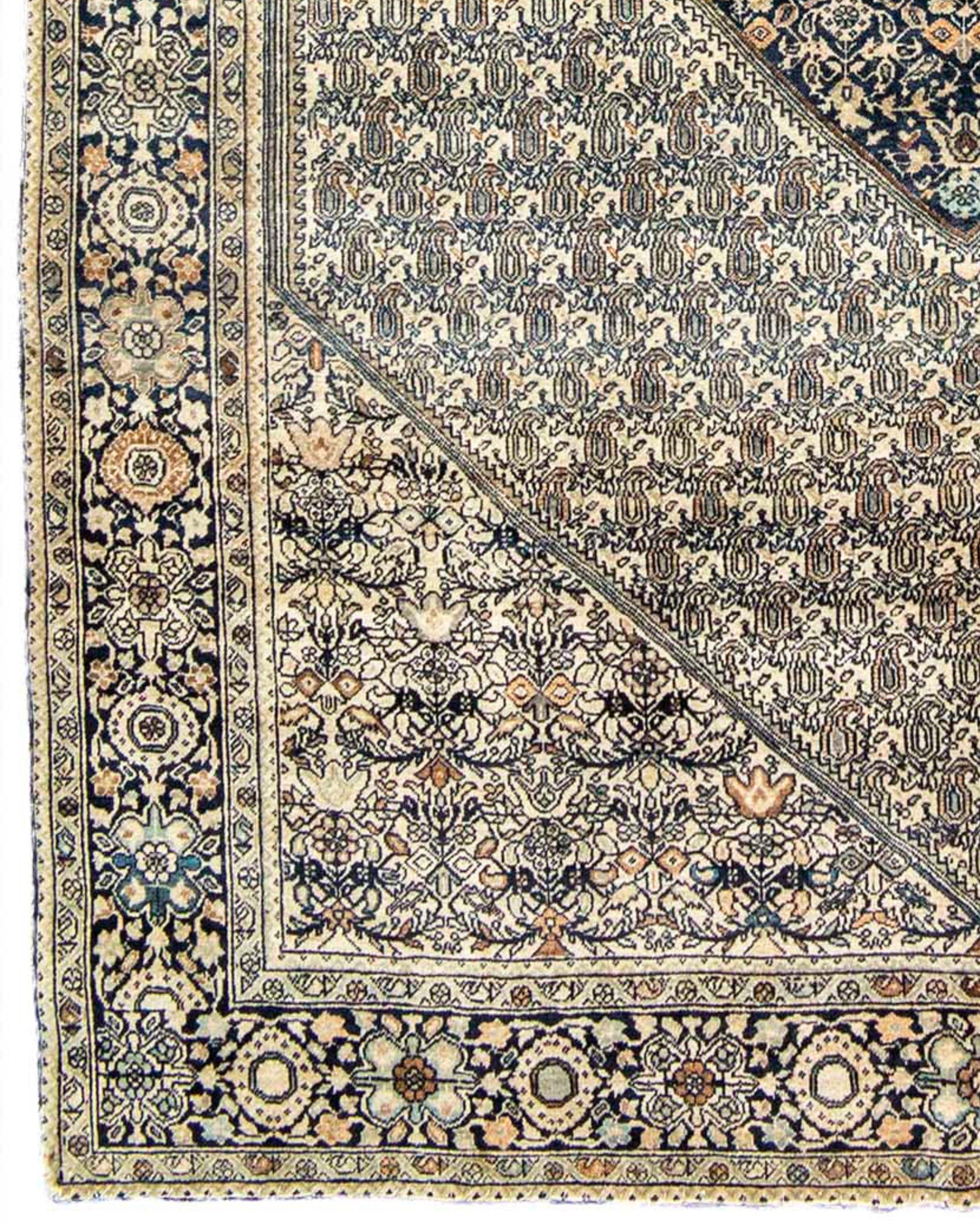 Ancien tapis persan Fereghan Sarouk, fin du 19e siècle Bon état - En vente à San Francisco, CA
