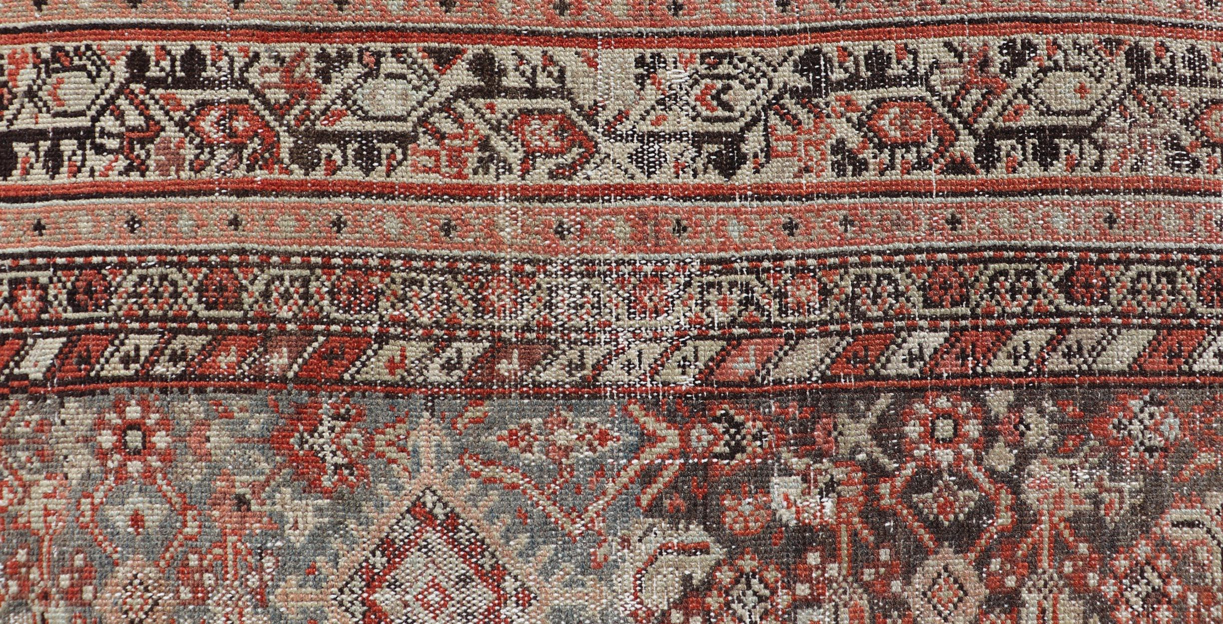 Antiker persischer feiner Farahan-Teppich mit Medaillon in Braun, Rot und Hellblau (Handgeknüpft) im Angebot