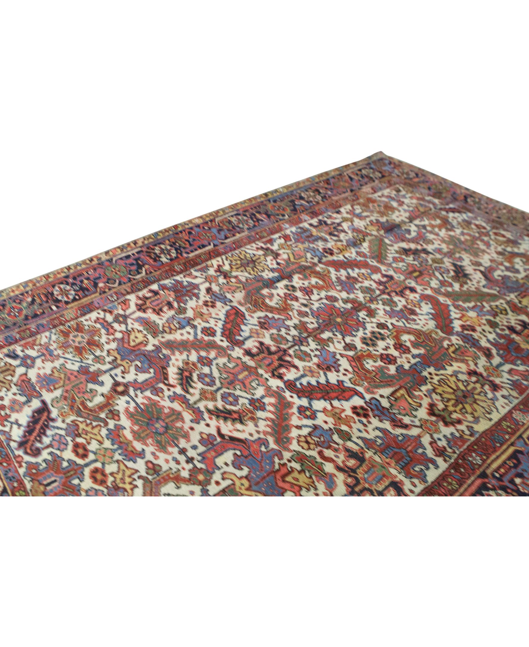 Heriz Serapi   Antique Persian Fine Traditional Handwoven Luxury Wool Ivory / Blue Rug For Sale