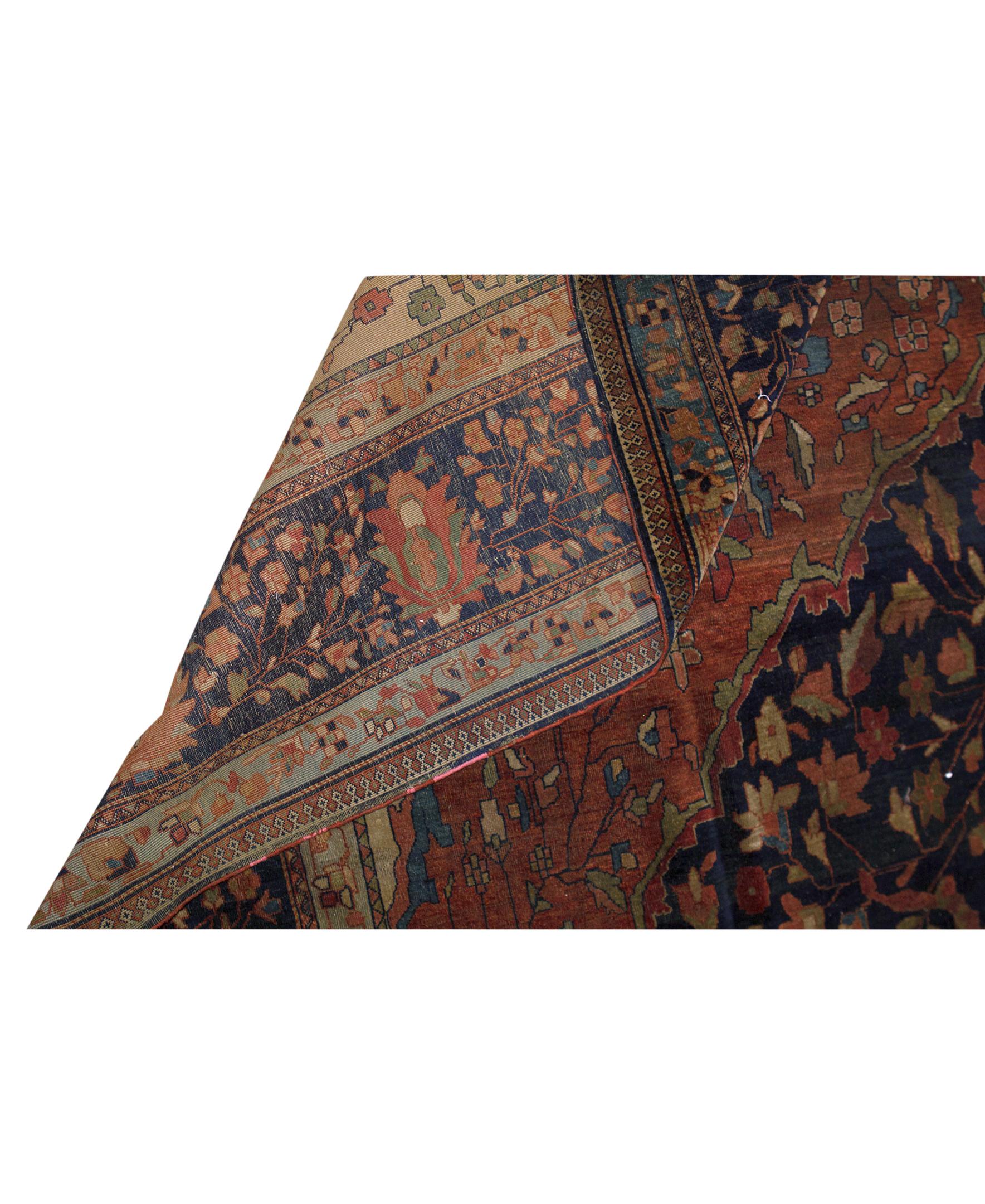 Perse   Ancien tapis persan traditionnel tissé à la main de luxe en laine rouille/bleu marine en vente