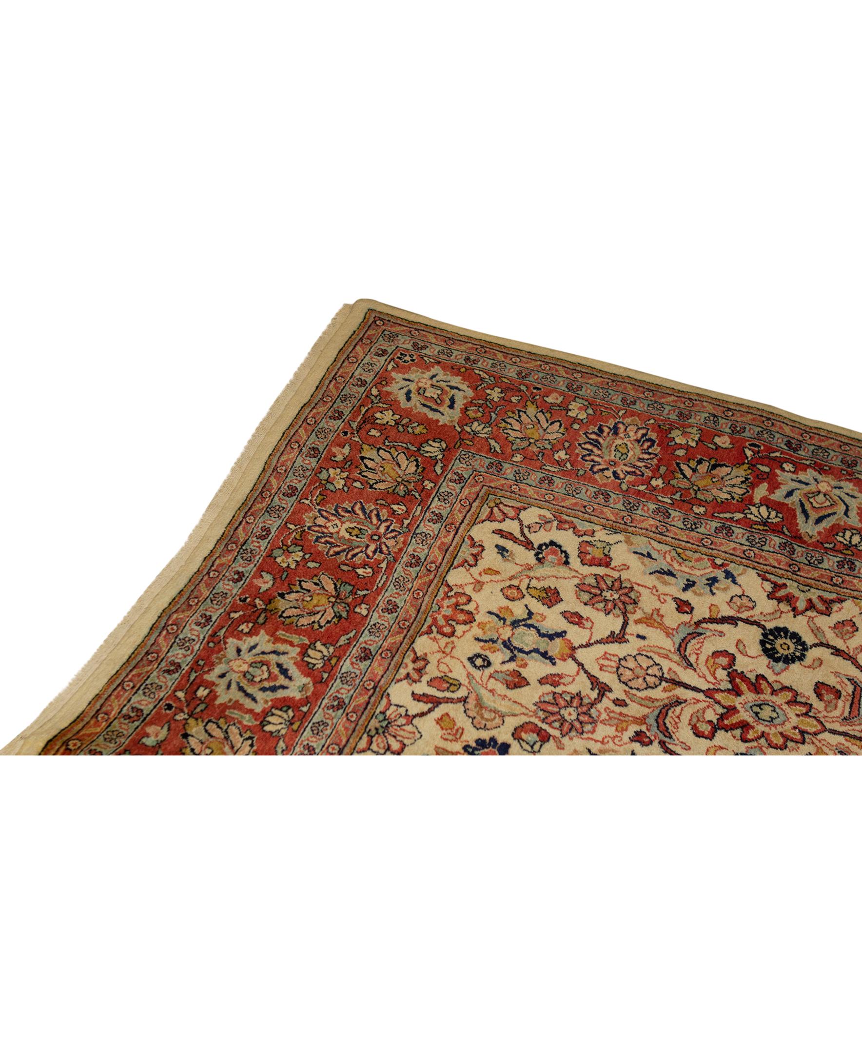   Antiker persischer, feiner, traditioneller, handgewebter, luxuriöser Teppich aus Wolle in Elfenbein / Rost (Persisch) im Angebot