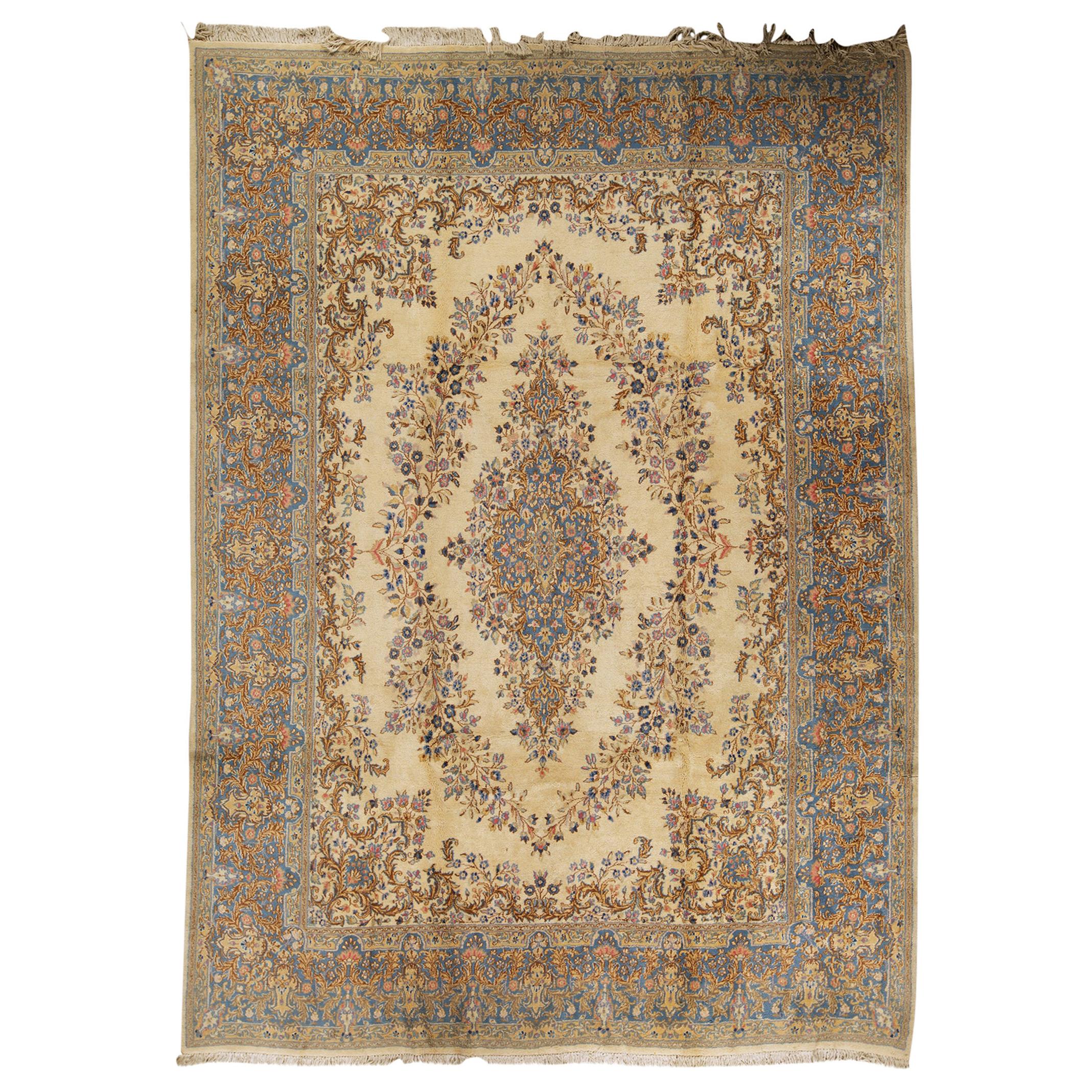   Antique Persian Fine Traditional Handwoven Luxury Wool Ivory / Blue Rug For Sale