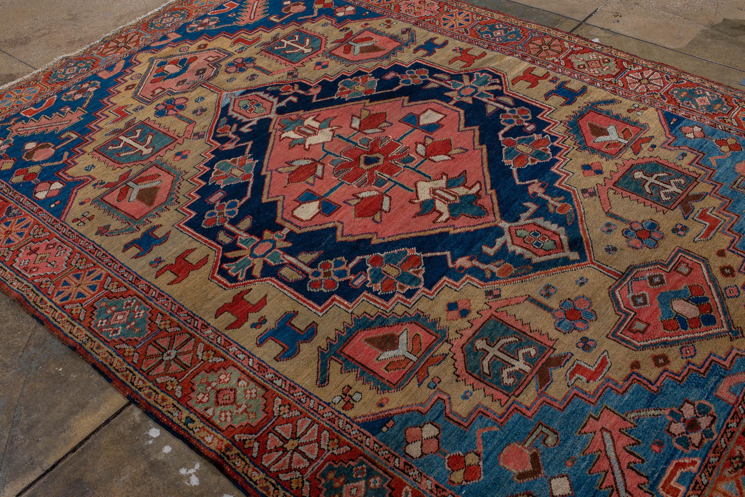Antiker persischer handgewebter Heriz-Teppich aus luxuriöser Wolle 6'-3