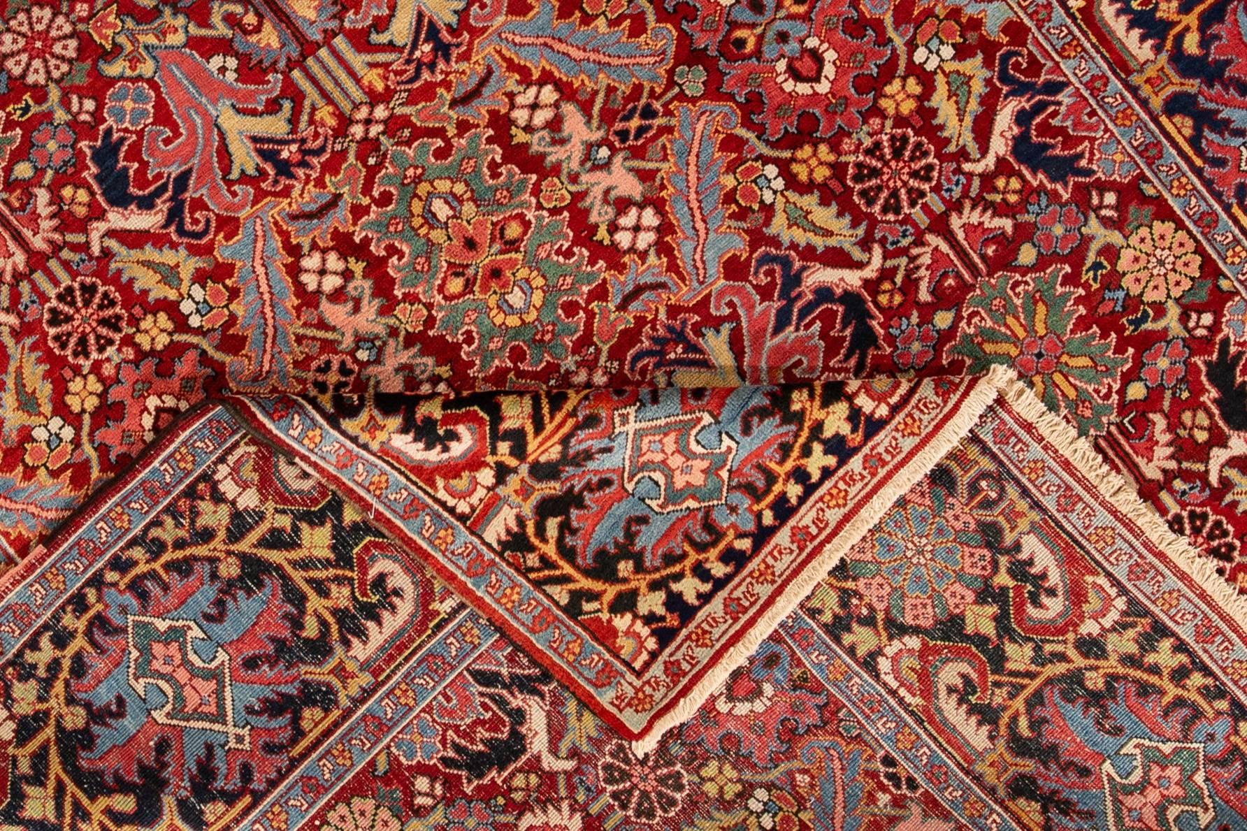 Early 20th Century Antique Persian Fine Heriz Wool Rug In Good Condition For Sale In Norwalk, CT