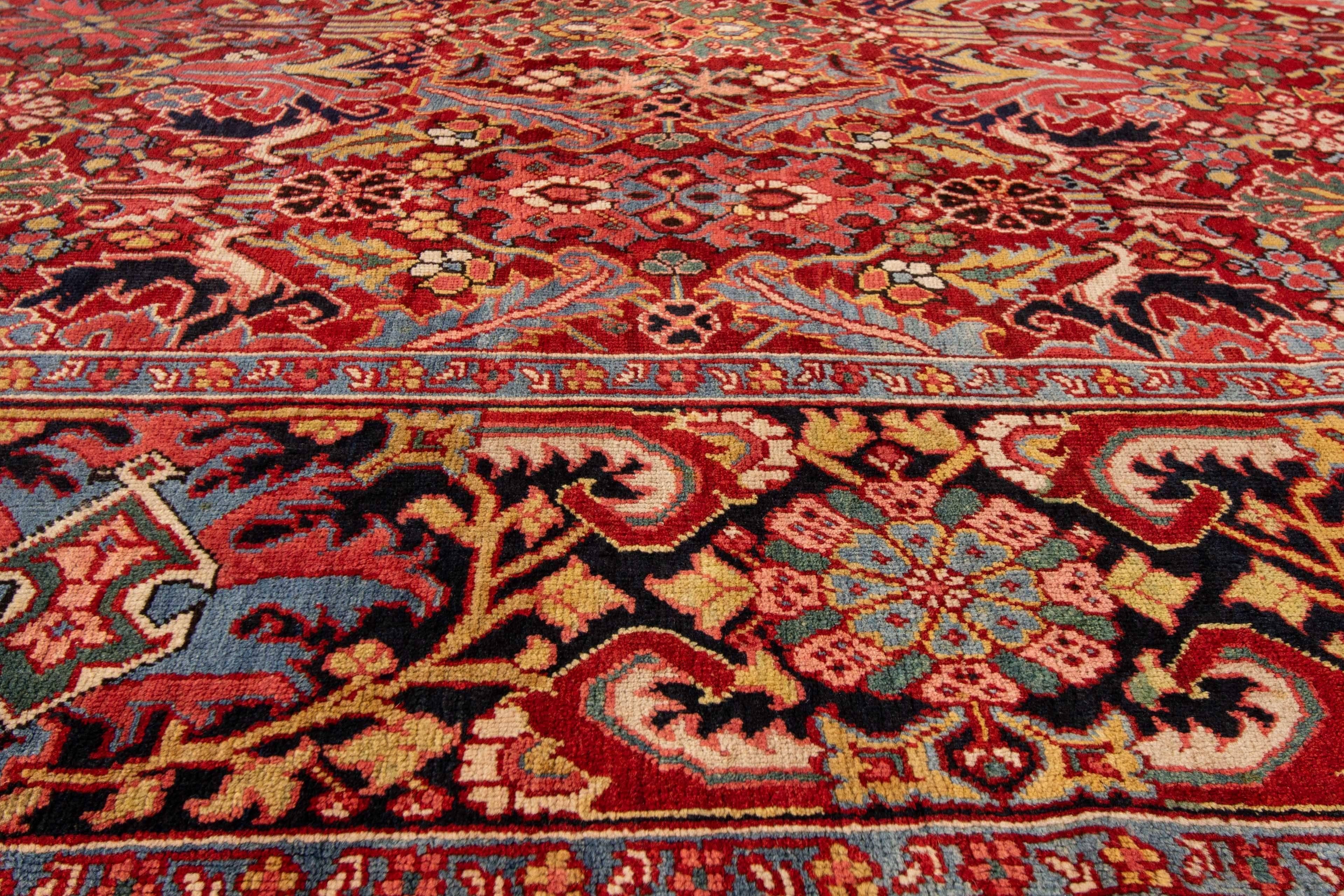 Early 20th Century Antique Persian Fine Heriz Wool Rug For Sale 1