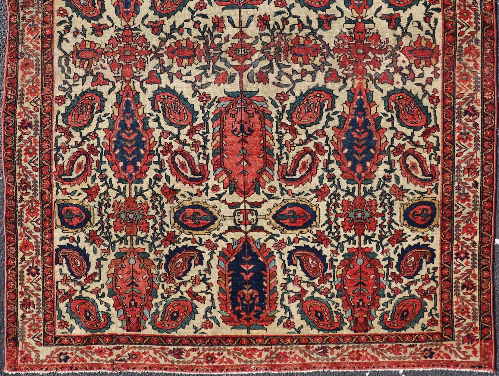 Persiano Antico tappeto persiano Fine Sanneh Malayer con disegno all-over in avorio, rosso, blu in vendita