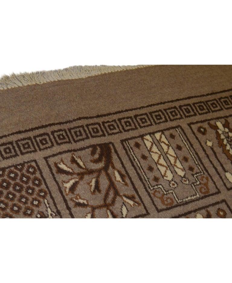 Antiker persischer feiner, traditioneller, handgewebter, luxuriöser brauner Teppich aus Wolle (Tabriz) im Angebot