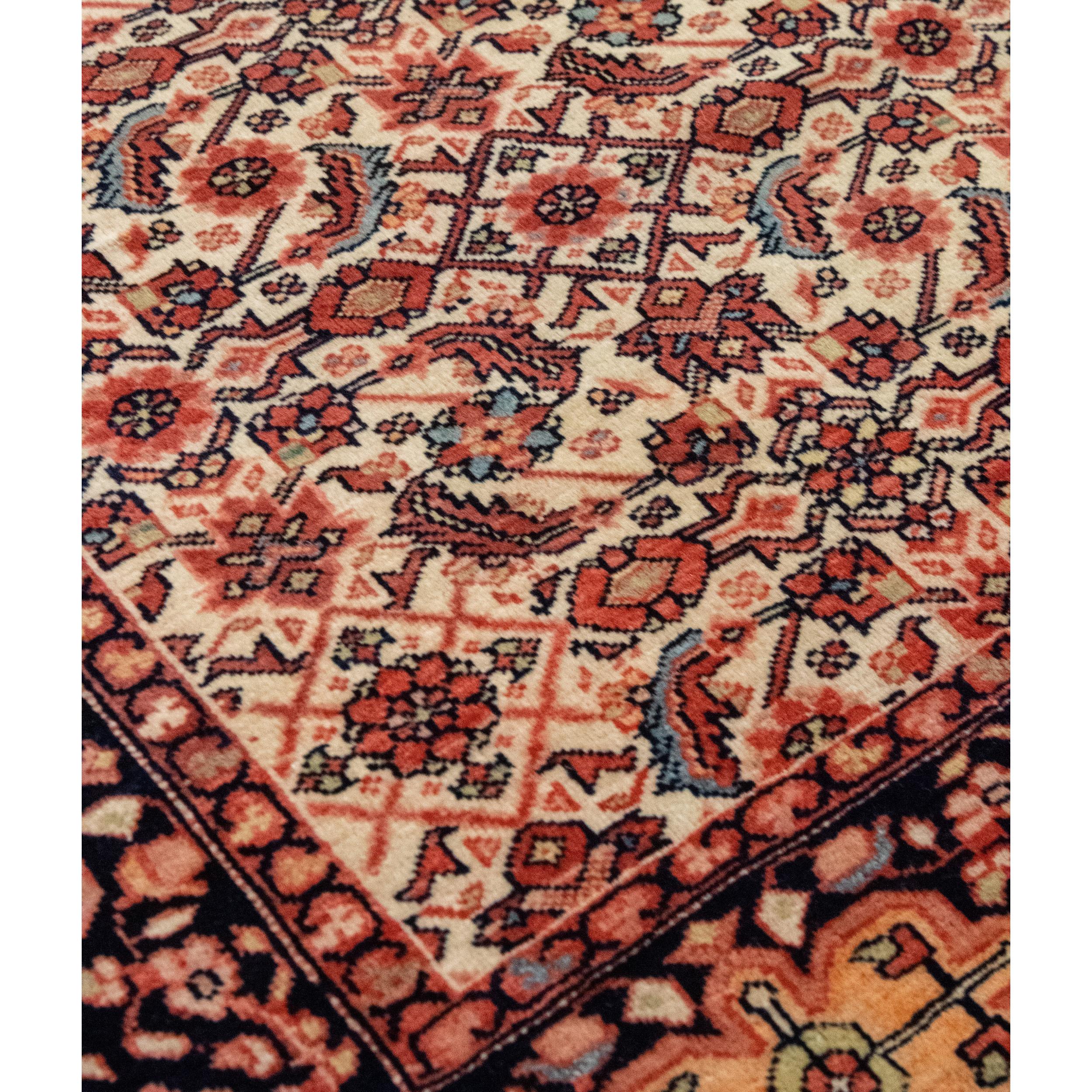 Antiker persischer, feiner, traditioneller, handgewebter Teppich aus luxuriöser Wolle in Elfenbein/Navy (Handgewebt) im Angebot