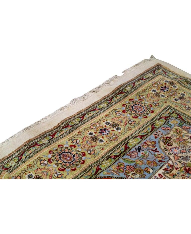 Perse Tapis persan ancien de luxe en laine fine traditionnelle tissée à la main couleur rouille et beige en vente