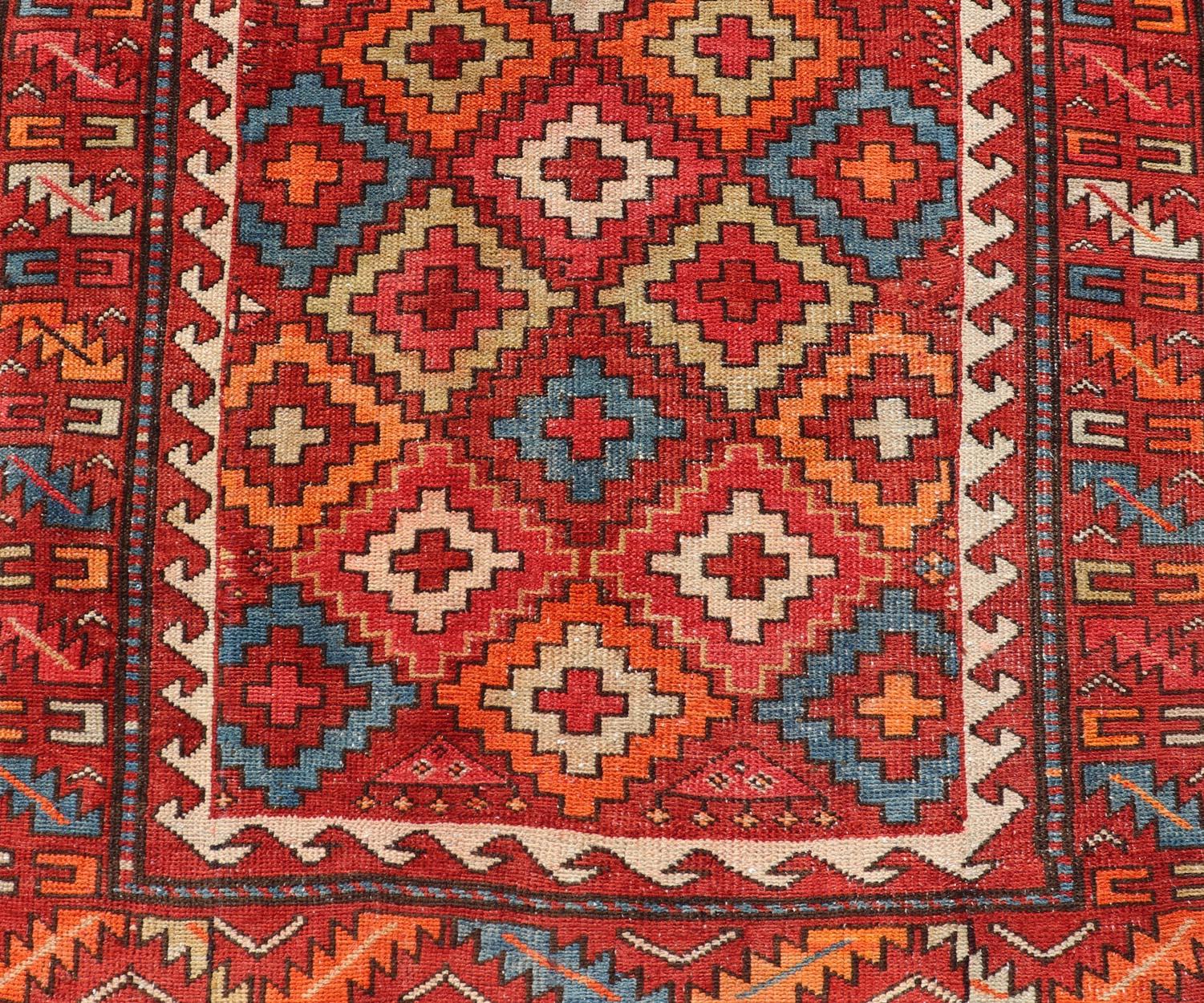 Antique Persian Fine Weave Hamadan Gallery Rug in Multi Colors in Tribal Design In Good Condition For Sale In Atlanta, GA